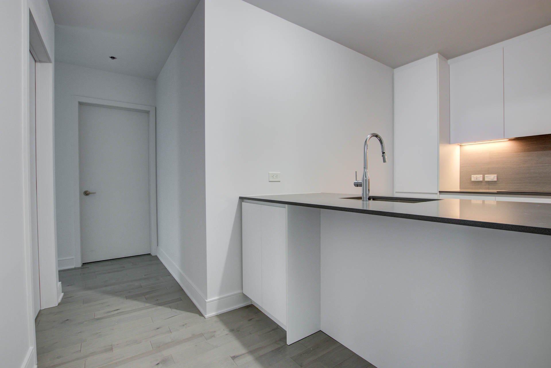 









2320


Rue Tupper

, 2903,
Montréal (Ville-Marie),




QC
H3H0B8

