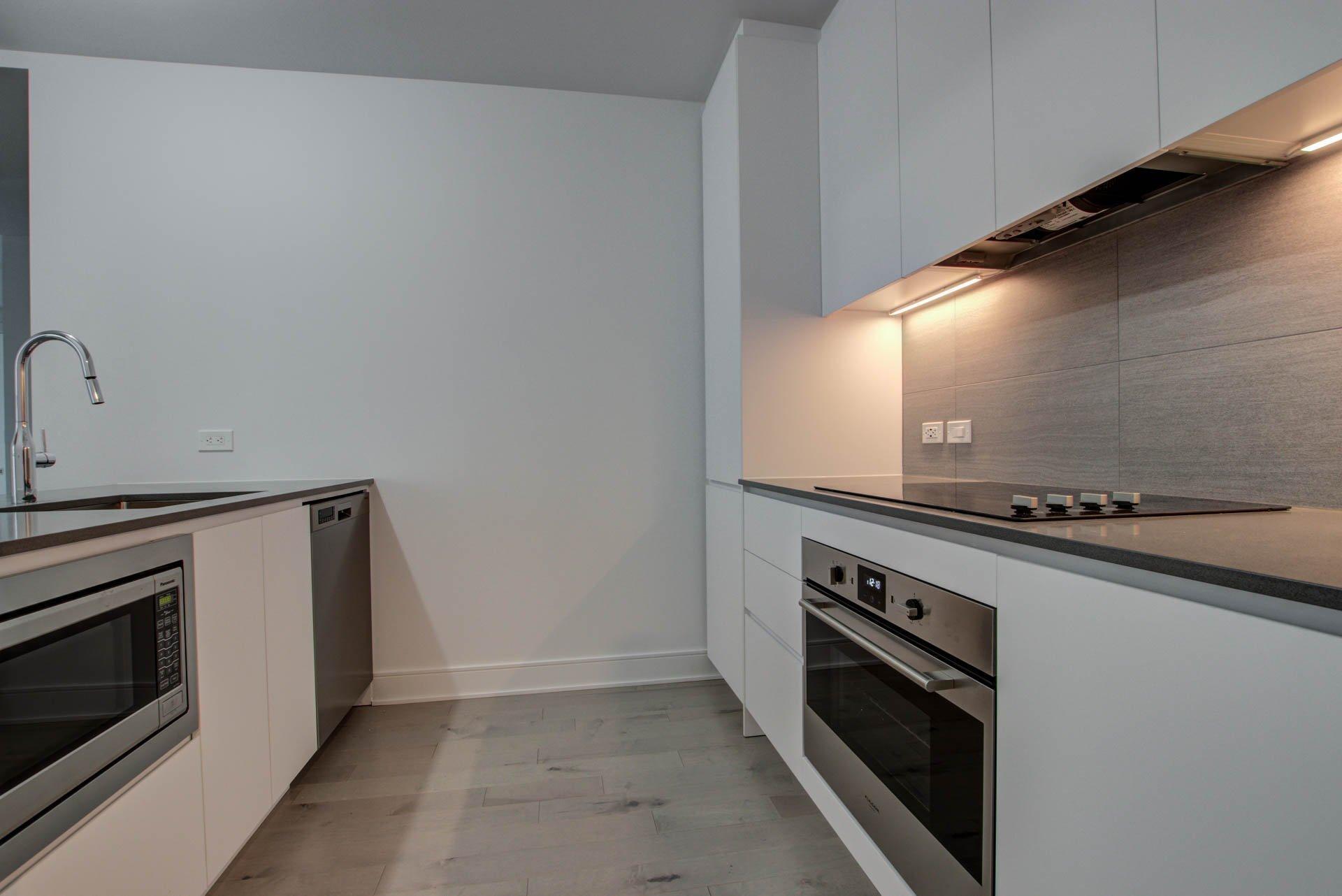 









2320


Rue Tupper

, 2903,
Montréal (Ville-Marie),




QC
H3H0B8

