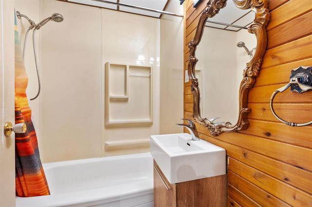 









55


Lloyd

ST,
Winnipeg,




MB
R2H 1Y6

