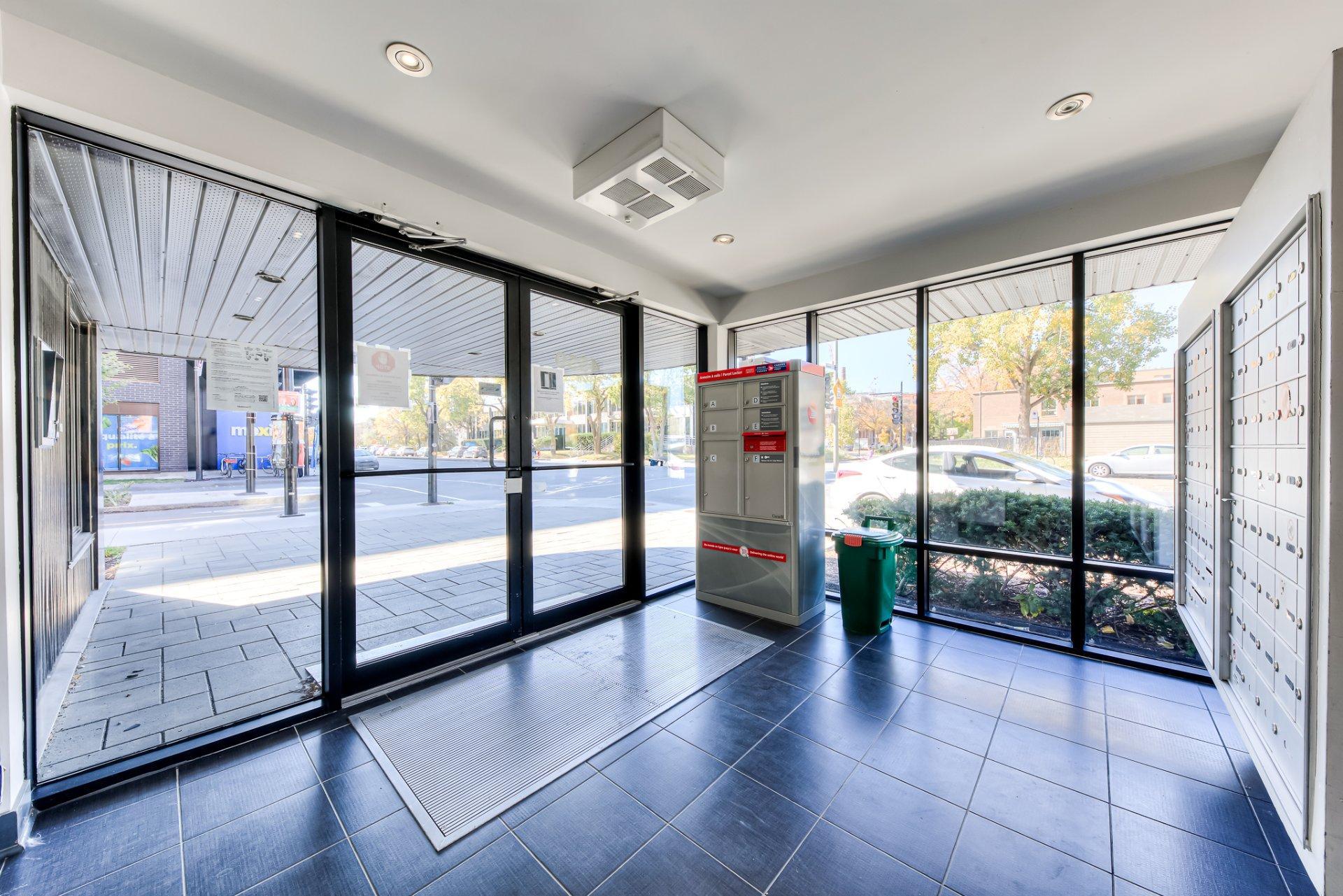 









4550


Rue Hochelaga

, 409,
Montréal (Mercier/Hochelaga-Maisonneuve),




QC
H1V1C5

