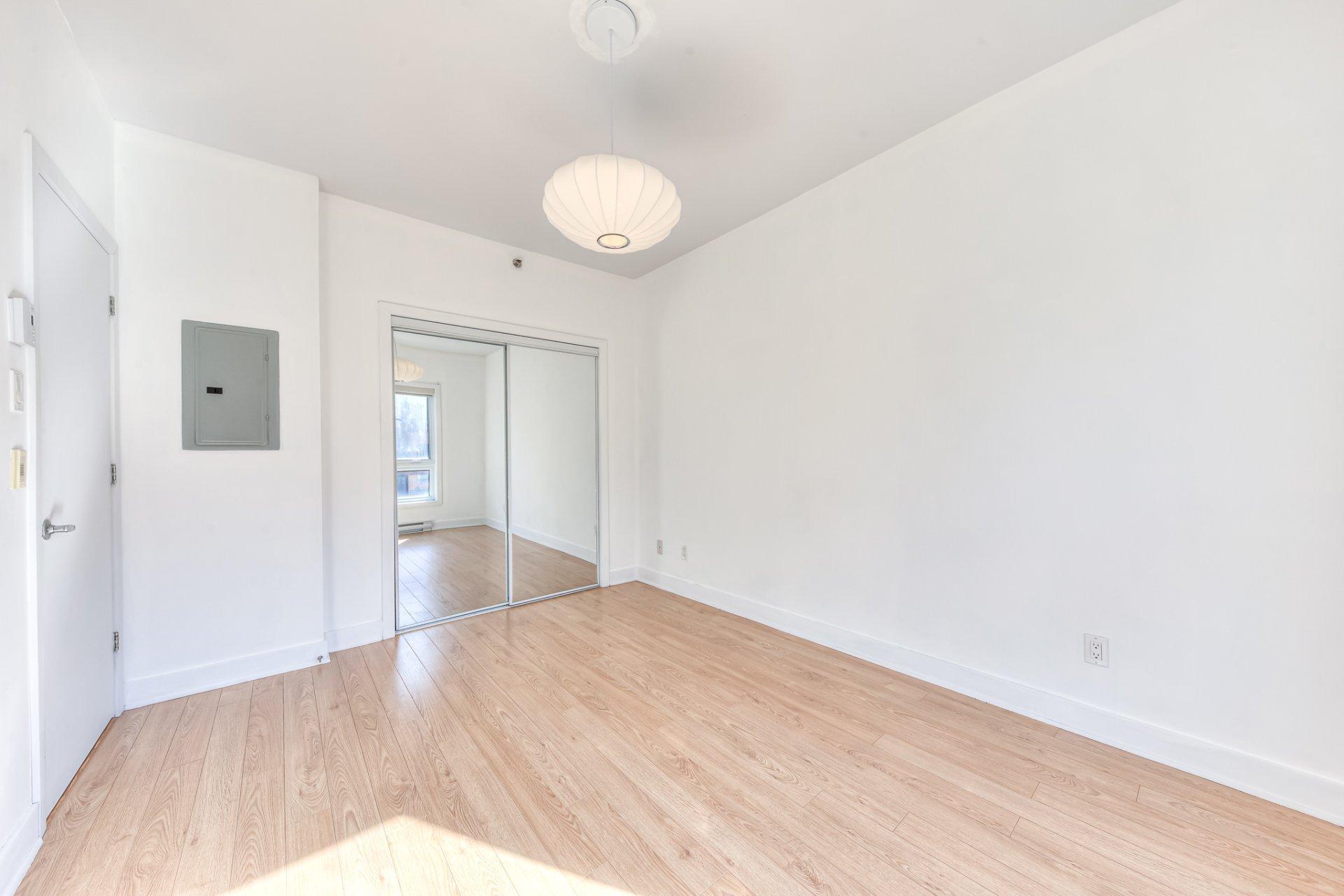 









4550


Rue Hochelaga

, 409,
Montréal (Mercier/Hochelaga-Maisonneuve),




QC
H1V1C5

