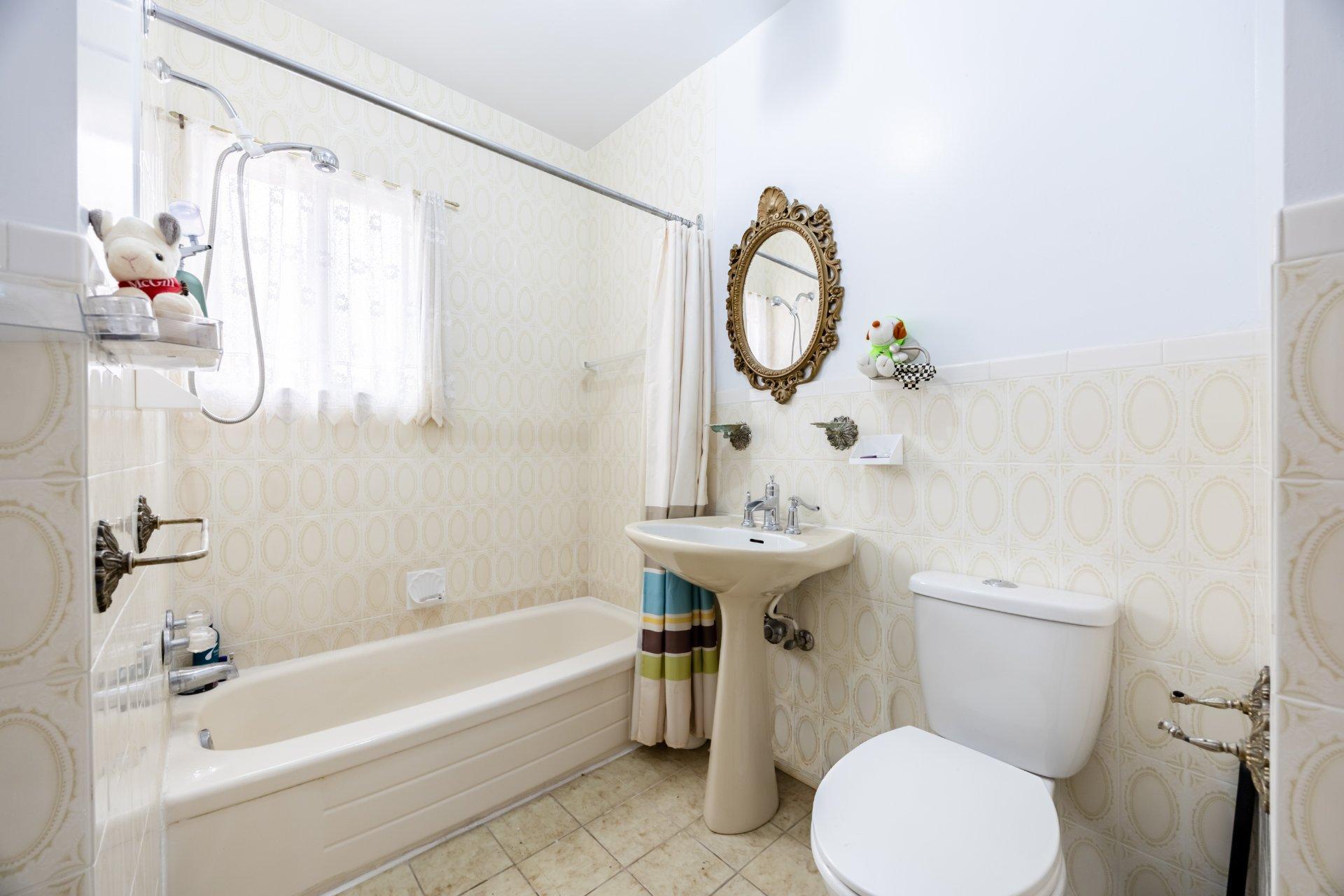 









4950


Av. Powell

,
Montréal (Côte-des-Neiges/Notre-Dame-de-Grâce),




QC
H4P1E7

