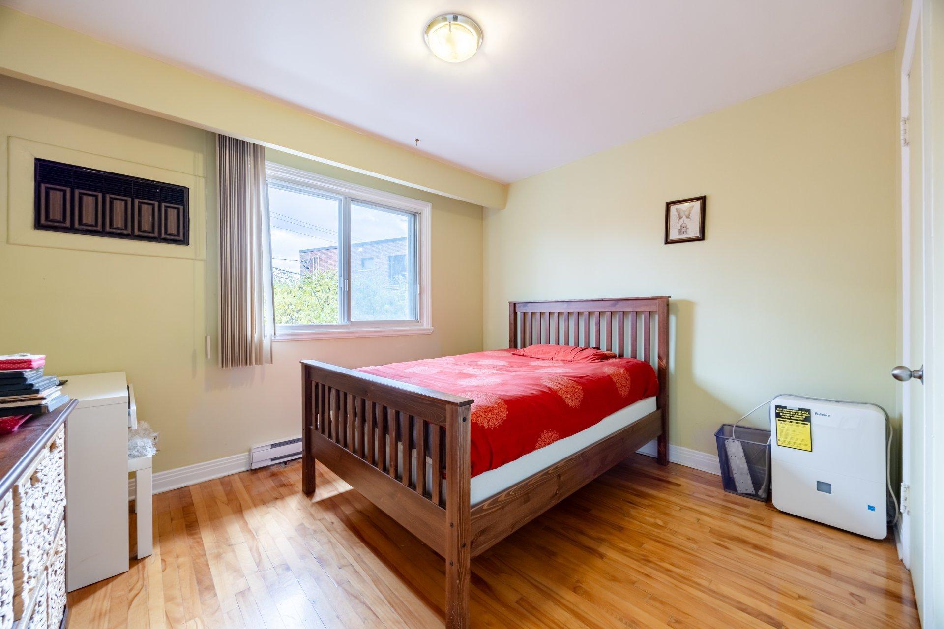 









4950


Av. Powell

,
Montréal (Côte-des-Neiges/Notre-Dame-de-Grâce),




QC
H4P1E7

