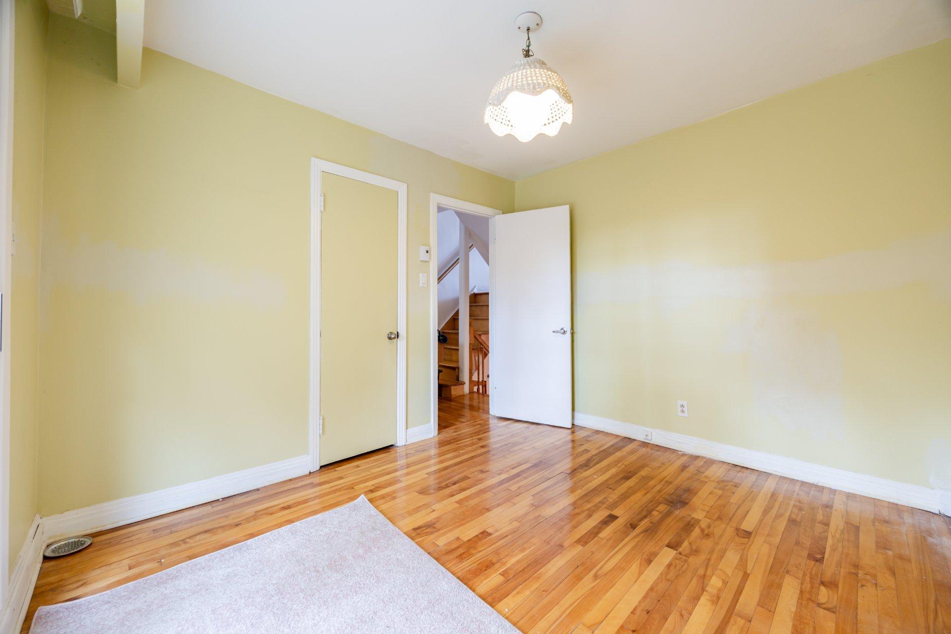 









4950


Av. Powell

,
Montréal (Côte-des-Neiges/Notre-Dame-de-Grâce),




QC
H4P1E7

