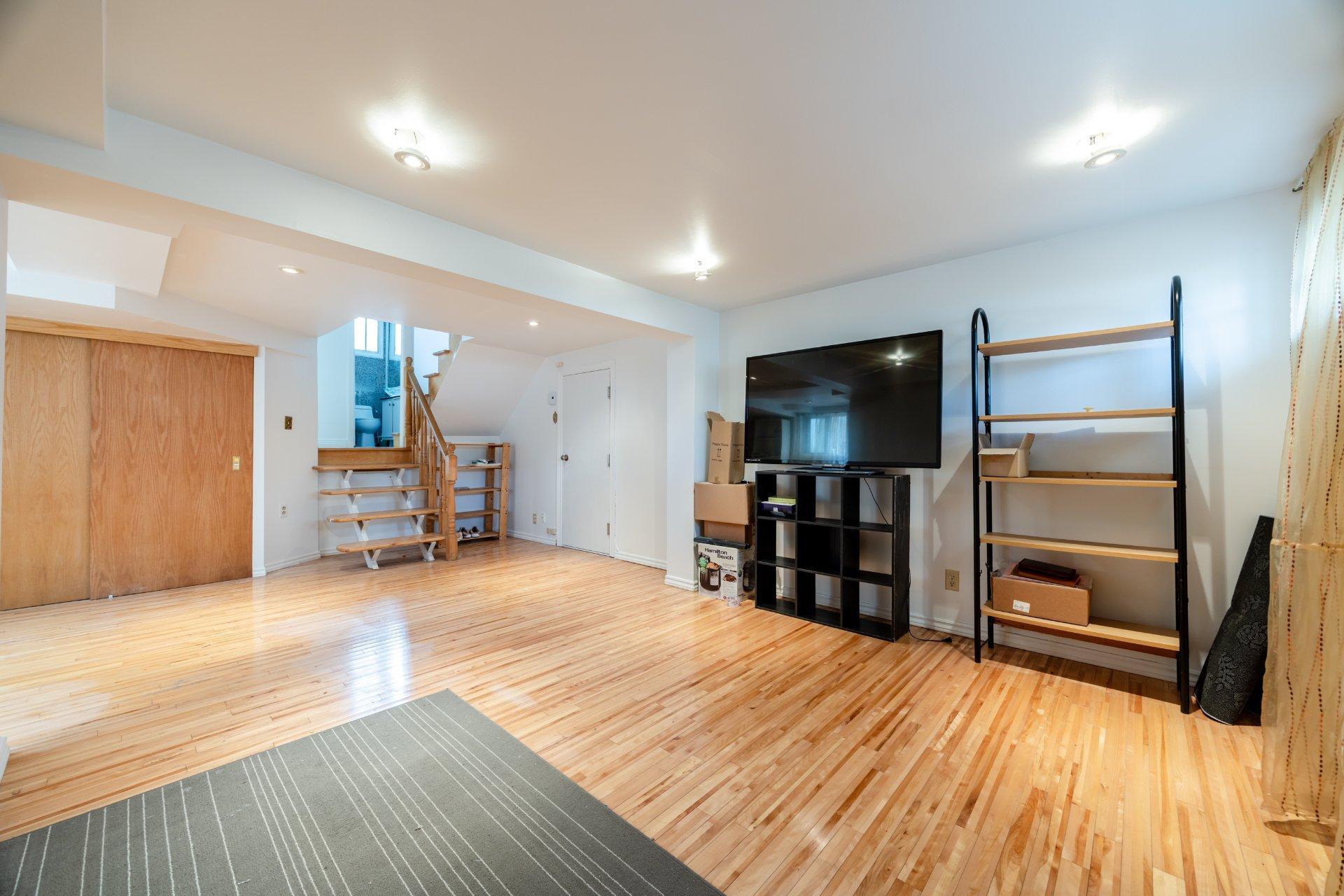 









4950


Av. Powell

,
Montréal (Côte-des-Neiges/Notre-Dame-de-Grâce),




QC
H4P1E7

