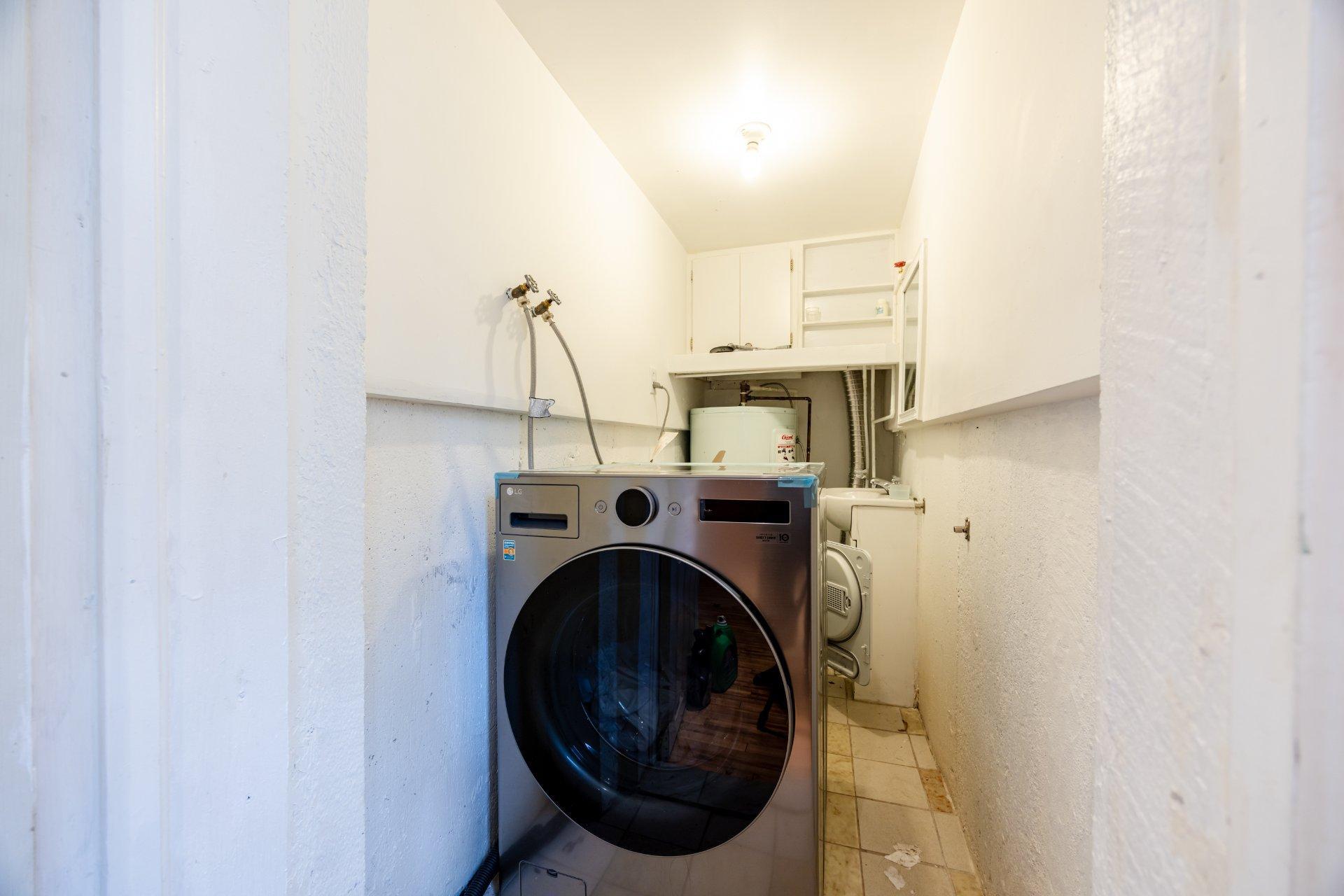 









4950


Av. Powell

,
Montréal (Côte-des-Neiges/Notre-Dame-de-Grâce),




QC
H4P1E7

