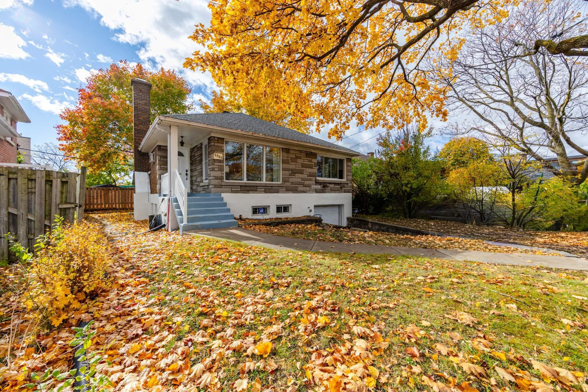 









4950


Av. Powell

,
Montréal (Côte-des-Neiges/Notre-Dame-de-Grâce),




QC
H4P1E7

