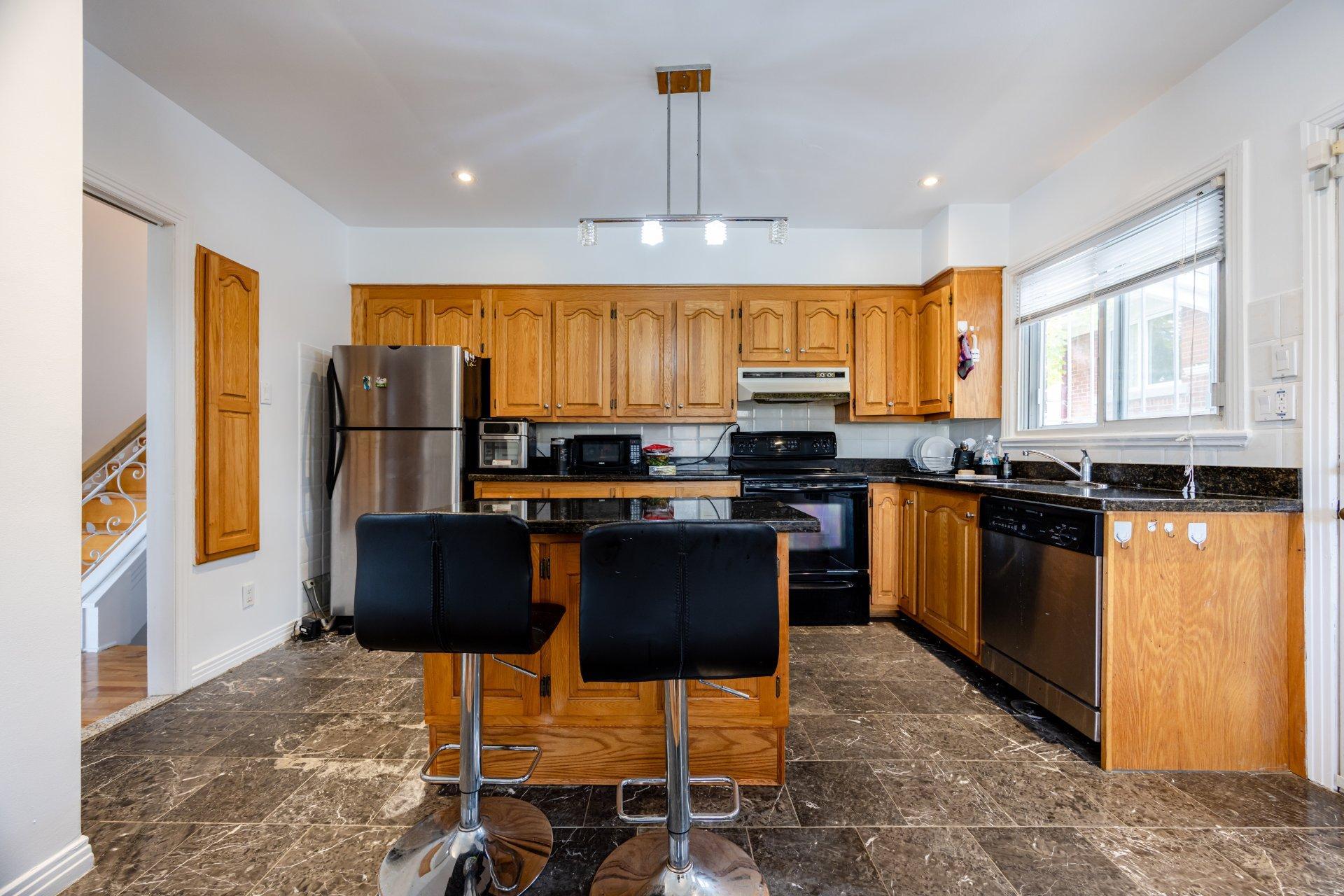 









4950


Av. Powell

,
Montréal (Côte-des-Neiges/Notre-Dame-de-Grâce),




QC
H4P1E7

