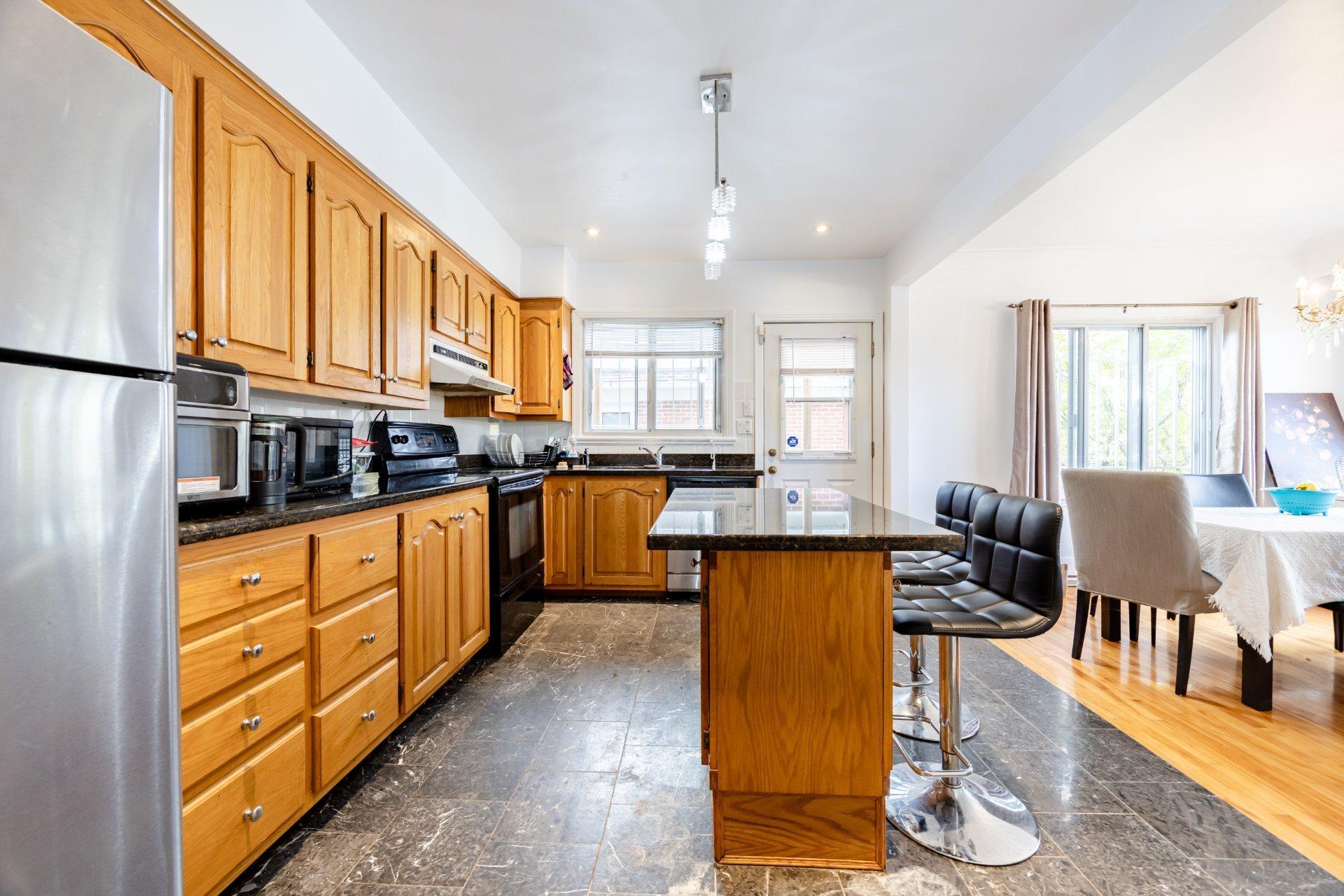 









4950


Av. Powell

,
Montréal (Côte-des-Neiges/Notre-Dame-de-Grâce),




QC
H4P1E7

