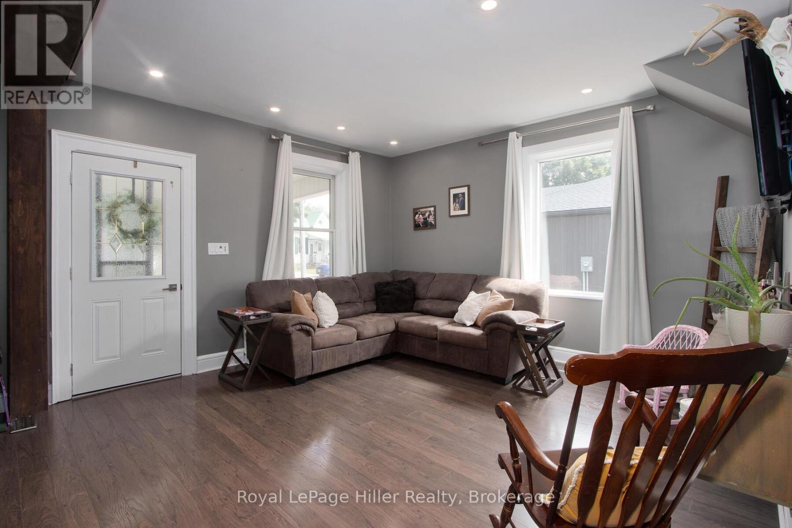 












53 GEORGE STREET E

,
Huron East (Seaforth),




Ontario
N0K1W0

