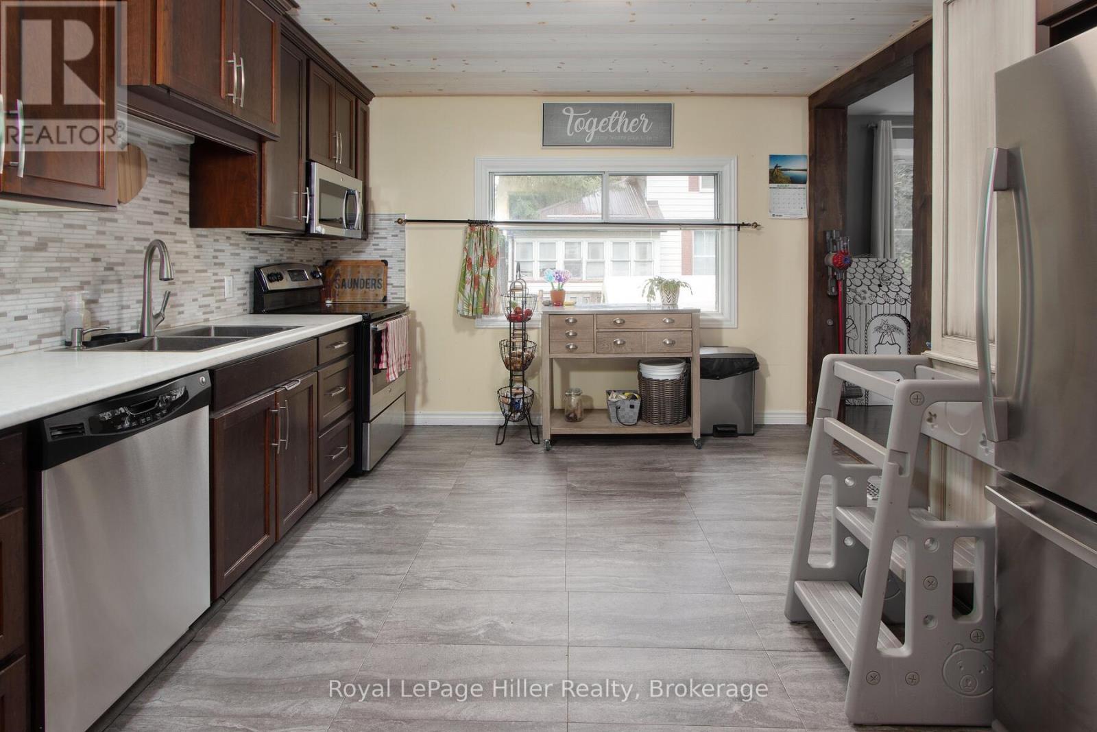 












53 GEORGE STREET E

,
Huron East (Seaforth),




Ontario
N0K1W0

