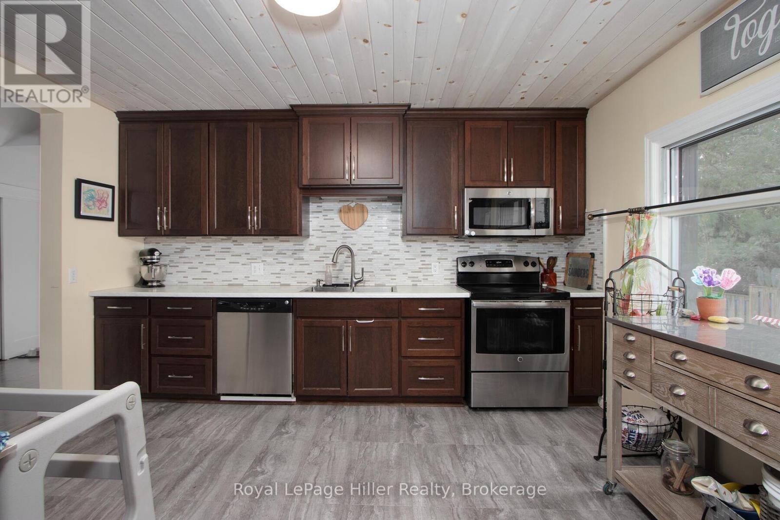 












53 GEORGE STREET E

,
Huron East (Seaforth),




Ontario
N0K1W0

