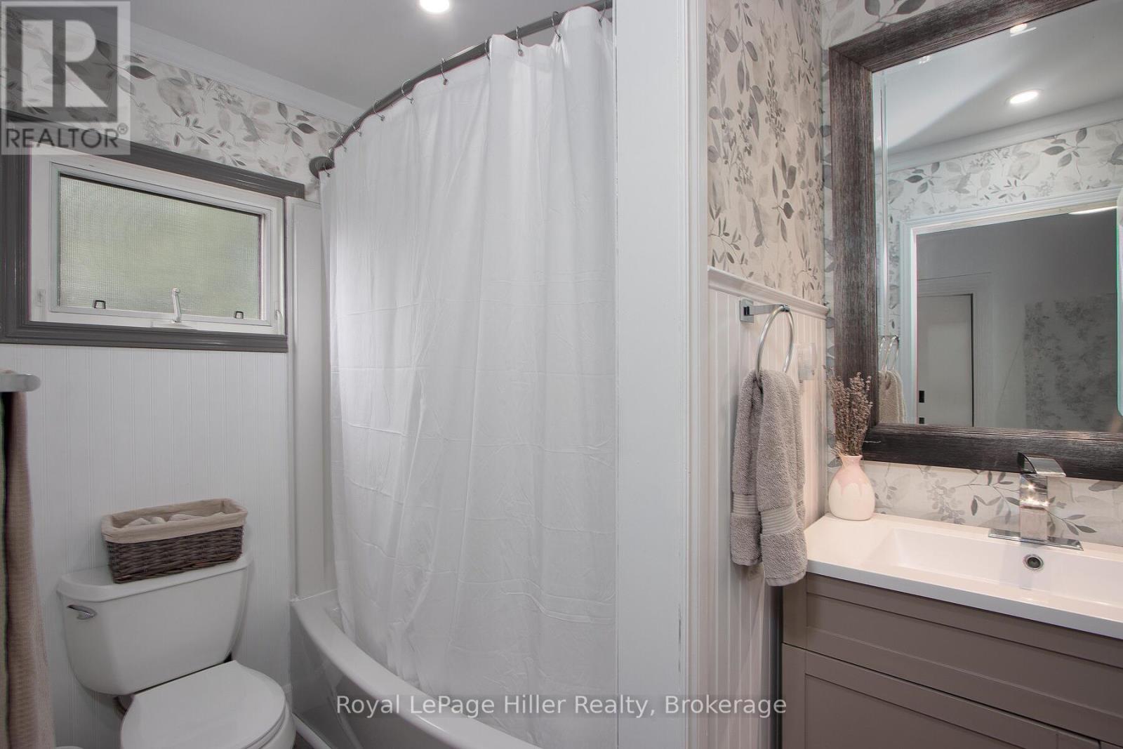 












53 GEORGE STREET E

,
Huron East (Seaforth),




Ontario
N0K1W0

