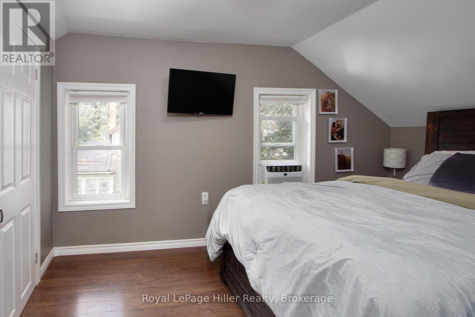 












53 GEORGE STREET E

,
Huron East (Seaforth),




Ontario
N0K1W0

