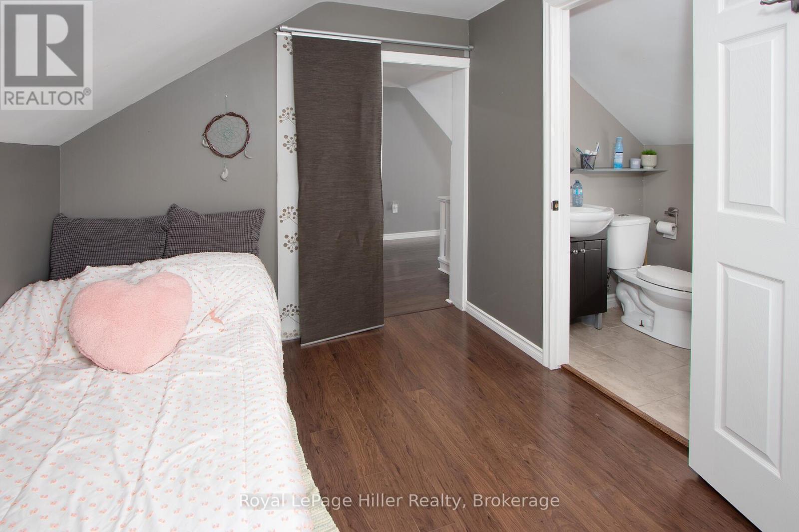 












53 GEORGE STREET E

,
Huron East (Seaforth),




Ontario
N0K1W0

