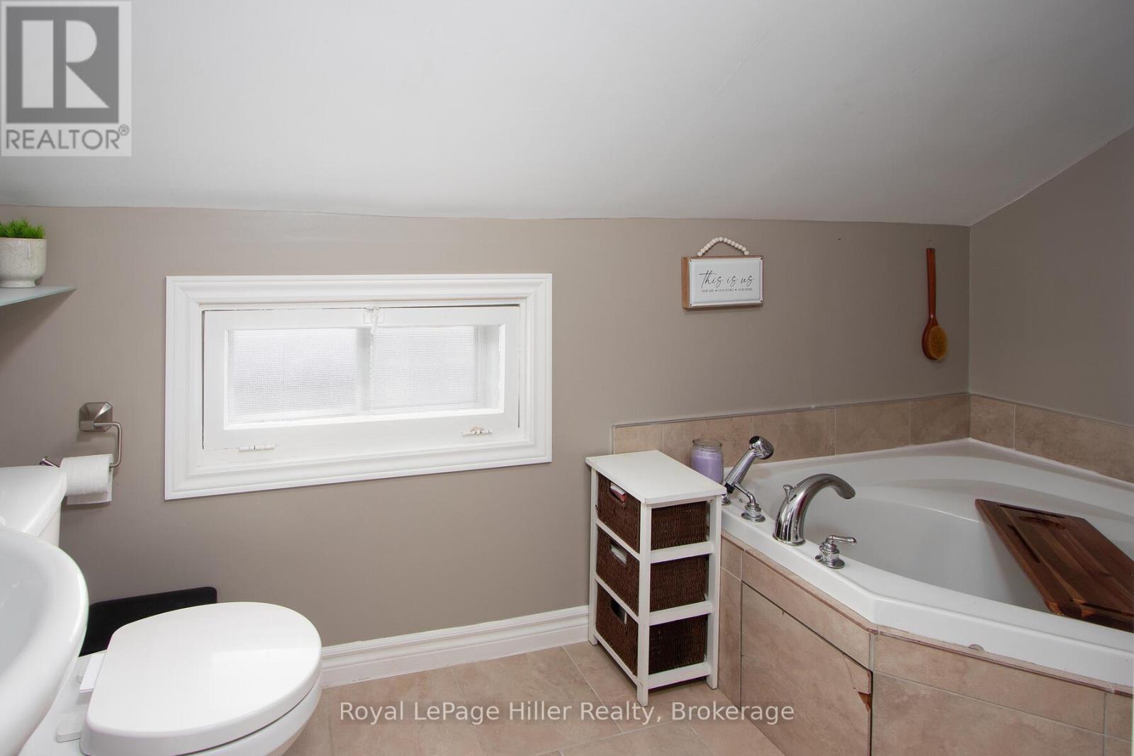 












53 GEORGE STREET E

,
Huron East (Seaforth),




Ontario
N0K1W0

