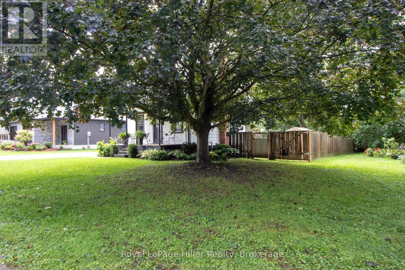 












53 GEORGE STREET E

,
Huron East (Seaforth),




Ontario
N0K1W0

