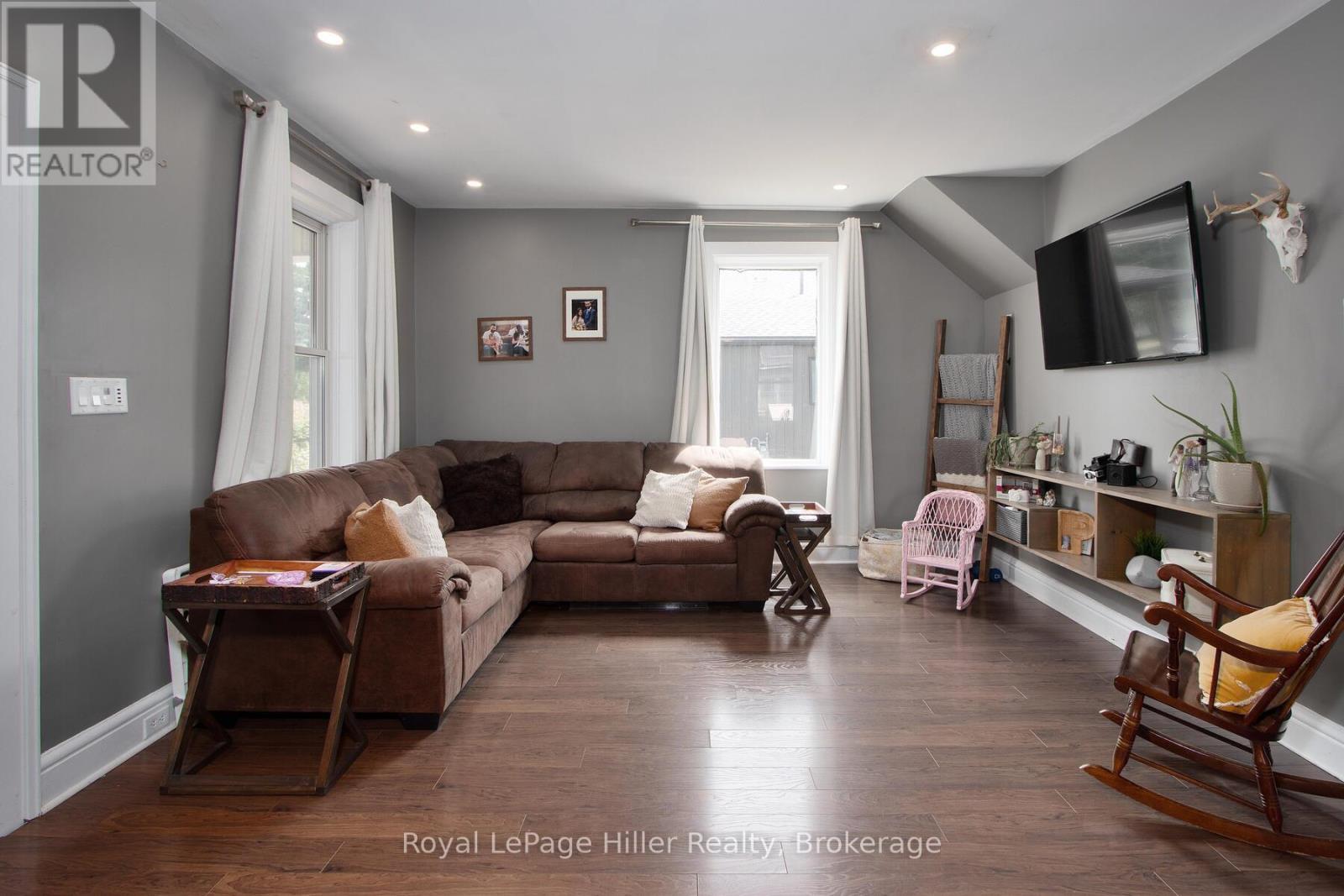 












53 GEORGE STREET E

,
Huron East (Seaforth),




Ontario
N0K1W0

