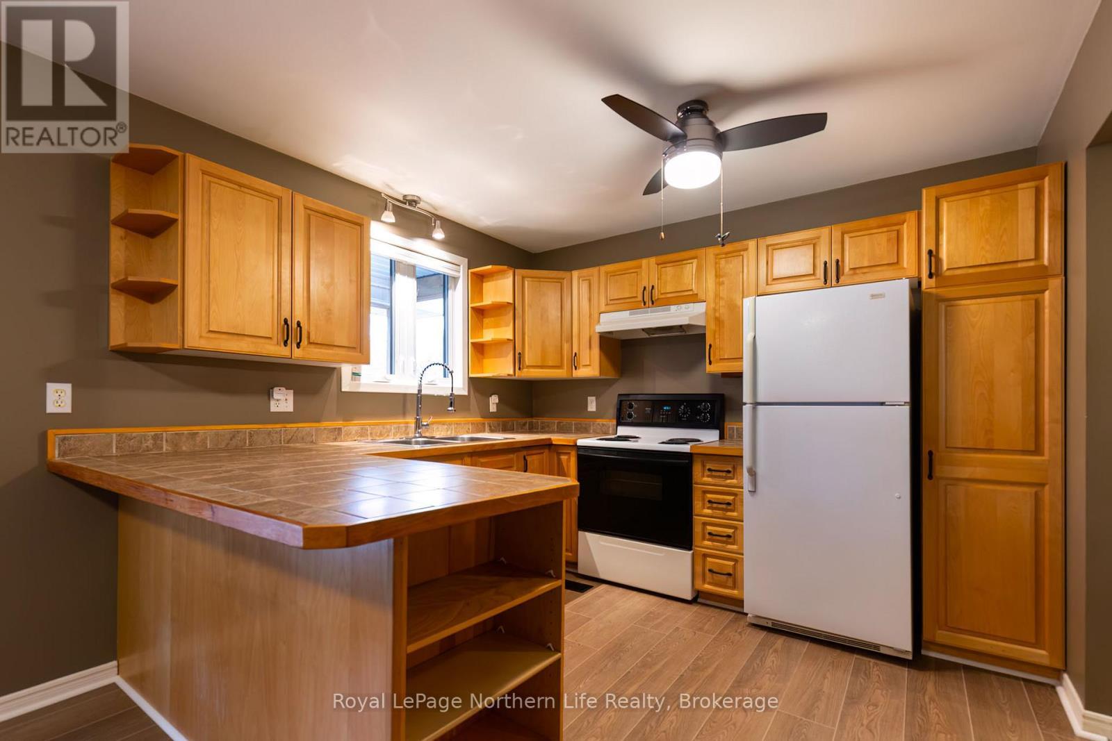 












566 DEER LAKE ROAD

,
Parry Sound Remote Area (Lount),




Ontario
P0A1X0

