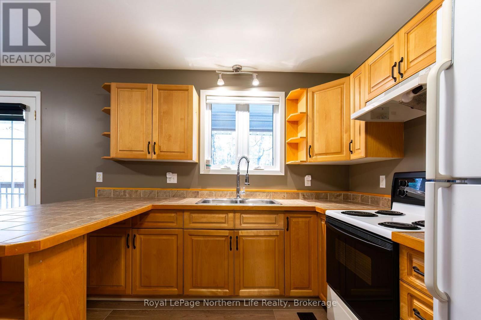 












566 DEER LAKE ROAD

,
Parry Sound Remote Area (Lount),




Ontario
P0A1X0

