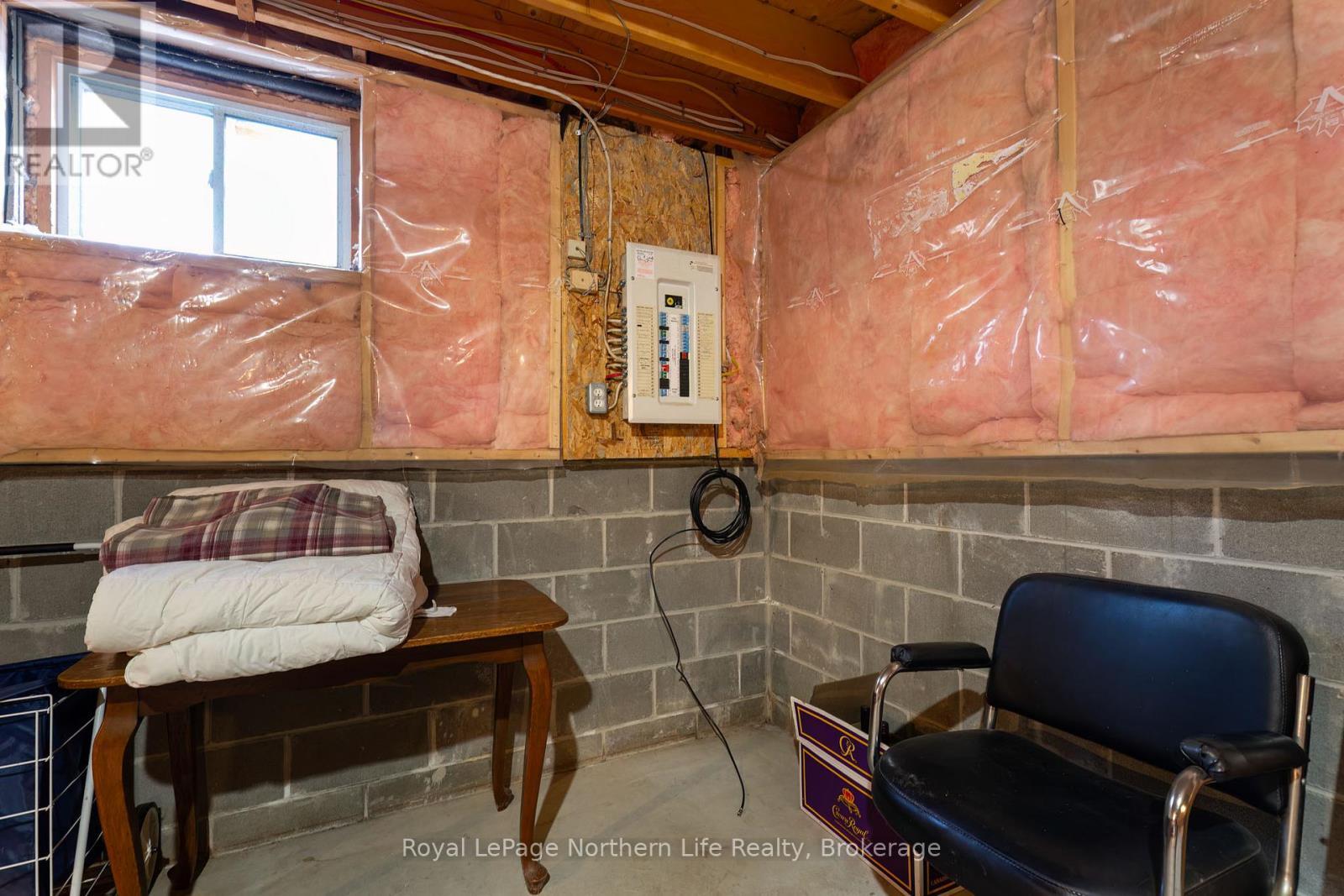 












566 DEER LAKE ROAD

,
Parry Sound Remote Area (Lount),




Ontario
P0A1X0

