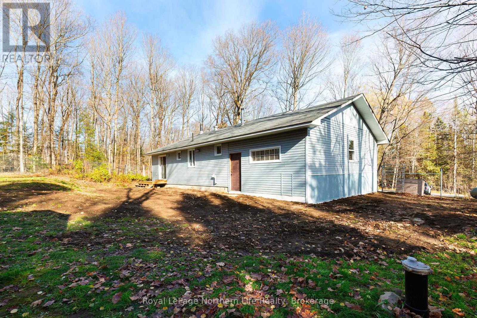 












566 DEER LAKE ROAD

,
Parry Sound Remote Area (Lount),




Ontario
P0A1X0

