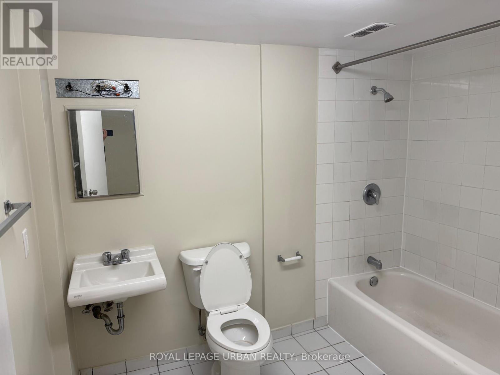 












1B - 985 COXWELL AVENUE

,
Toronto,




Ontario
M4C3G4

