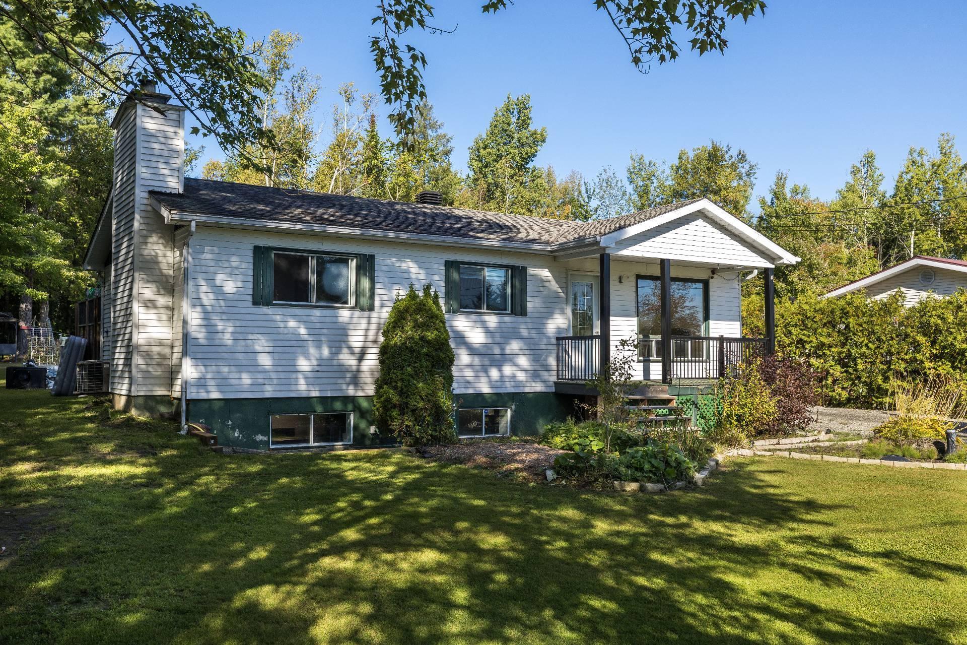 









220


Rue Ducharme

,
Sainte-Catherine-de-Hatley,




QC
J0B1W0

