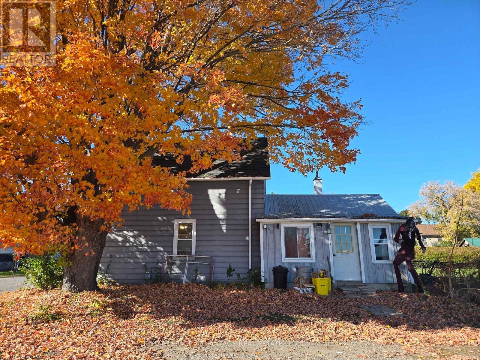 












73 ALICE STREET

,
Smiths Falls,




Ontario
K7A2W6

