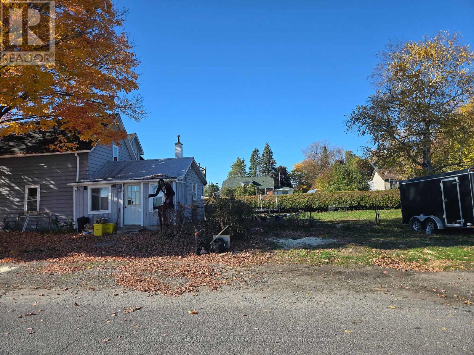 












73 ALICE STREET

,
Smiths Falls,




Ontario
K7A2W6

