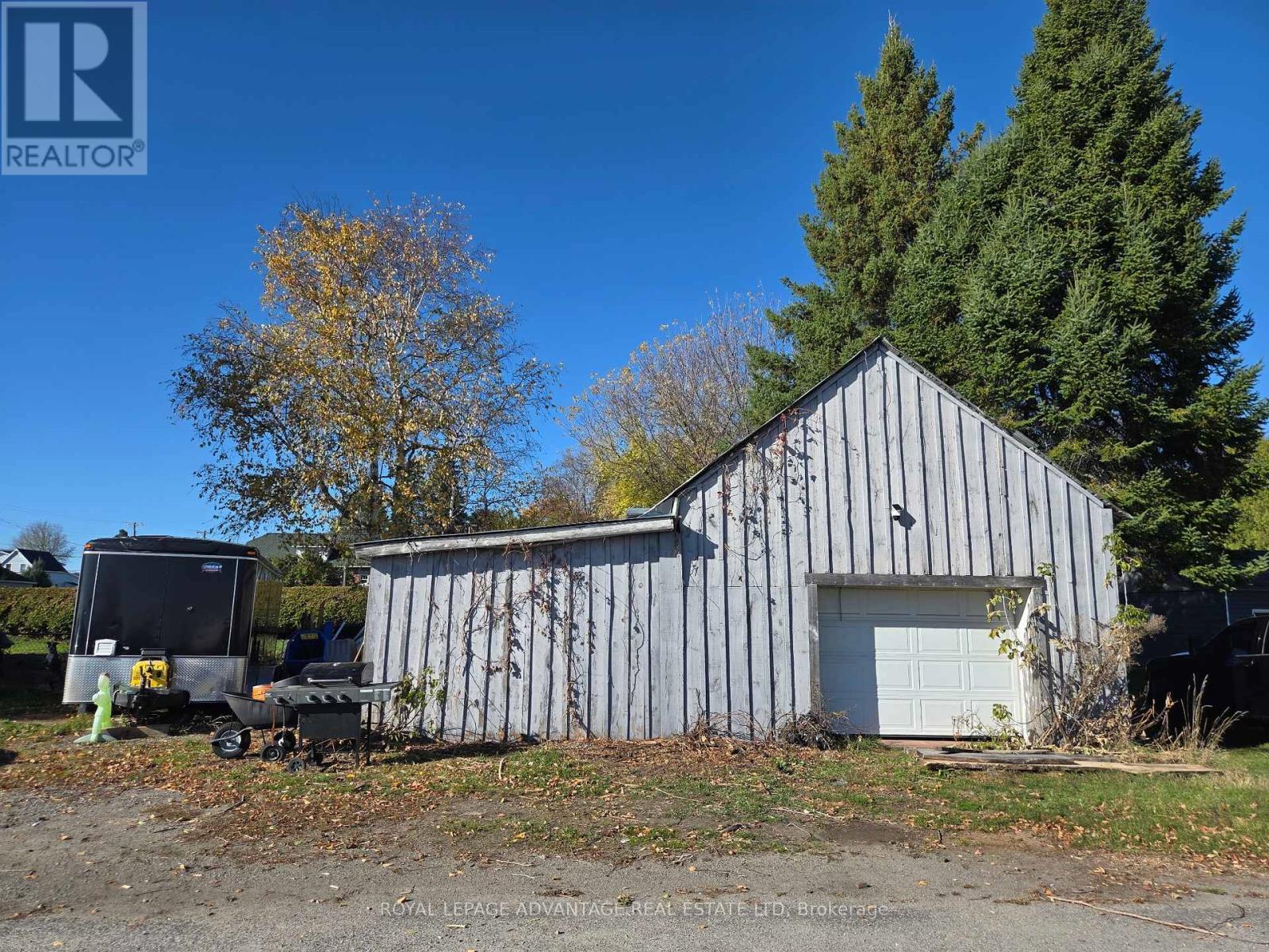 












73 ALICE STREET

,
Smiths Falls,




Ontario
K7A2W6

