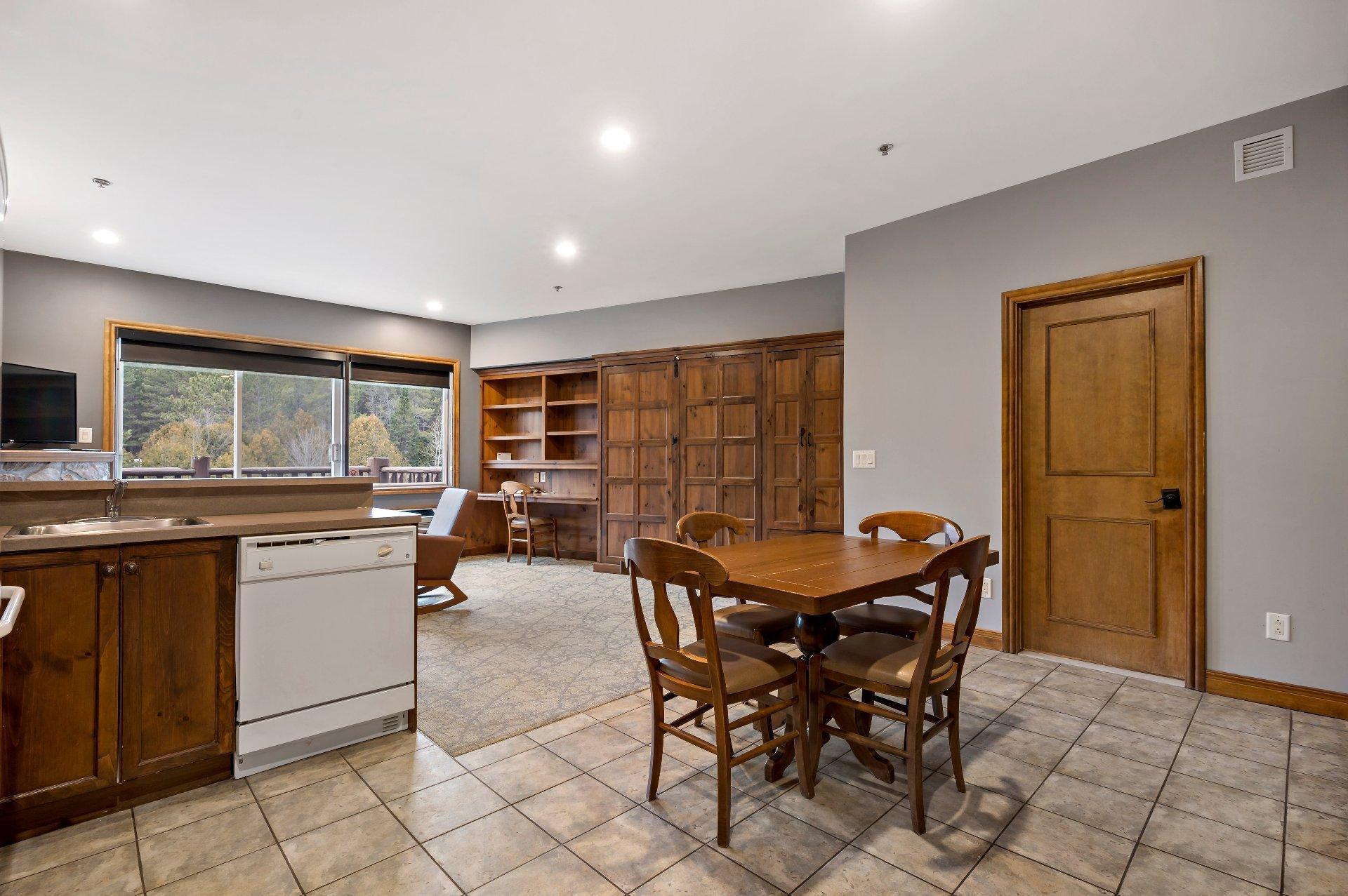 









2396


Rue Labelle

, 338,
Mont-Tremblant,




QC
J8E1T8

