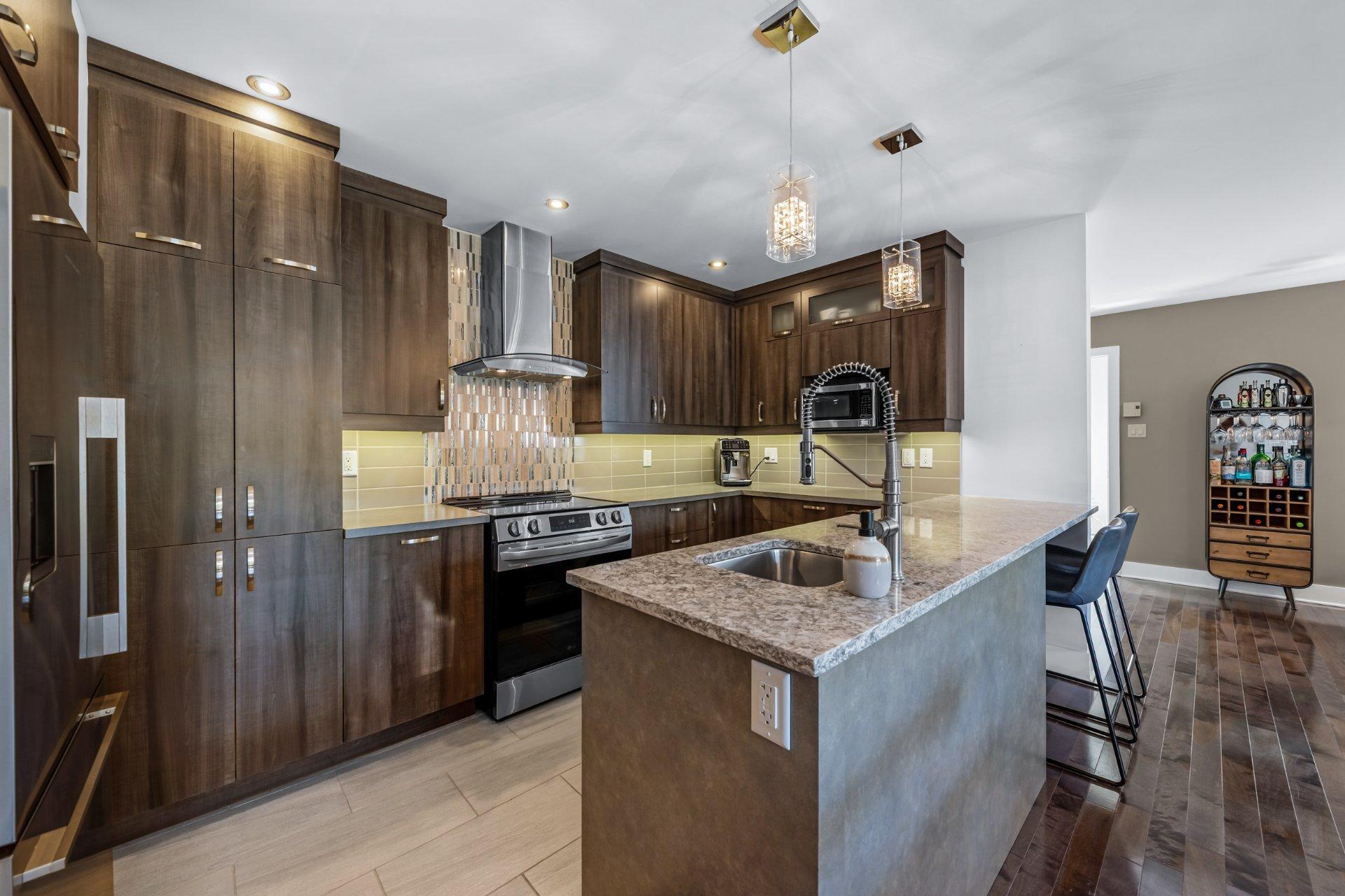 









1925


Rue De Chambly

, 101,
Saint-Bruno-de-Montarville,




QC
J3V0G2

