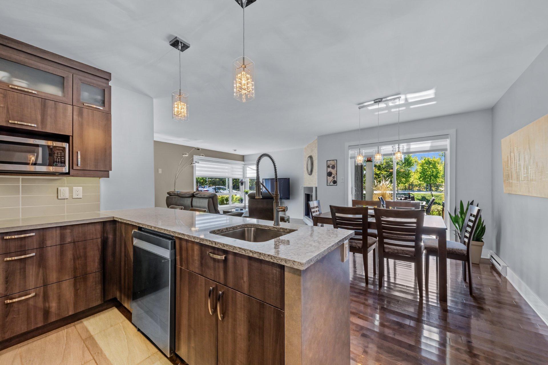 









1925


Rue De Chambly

, 101,
Saint-Bruno-de-Montarville,




QC
J3V0G2

