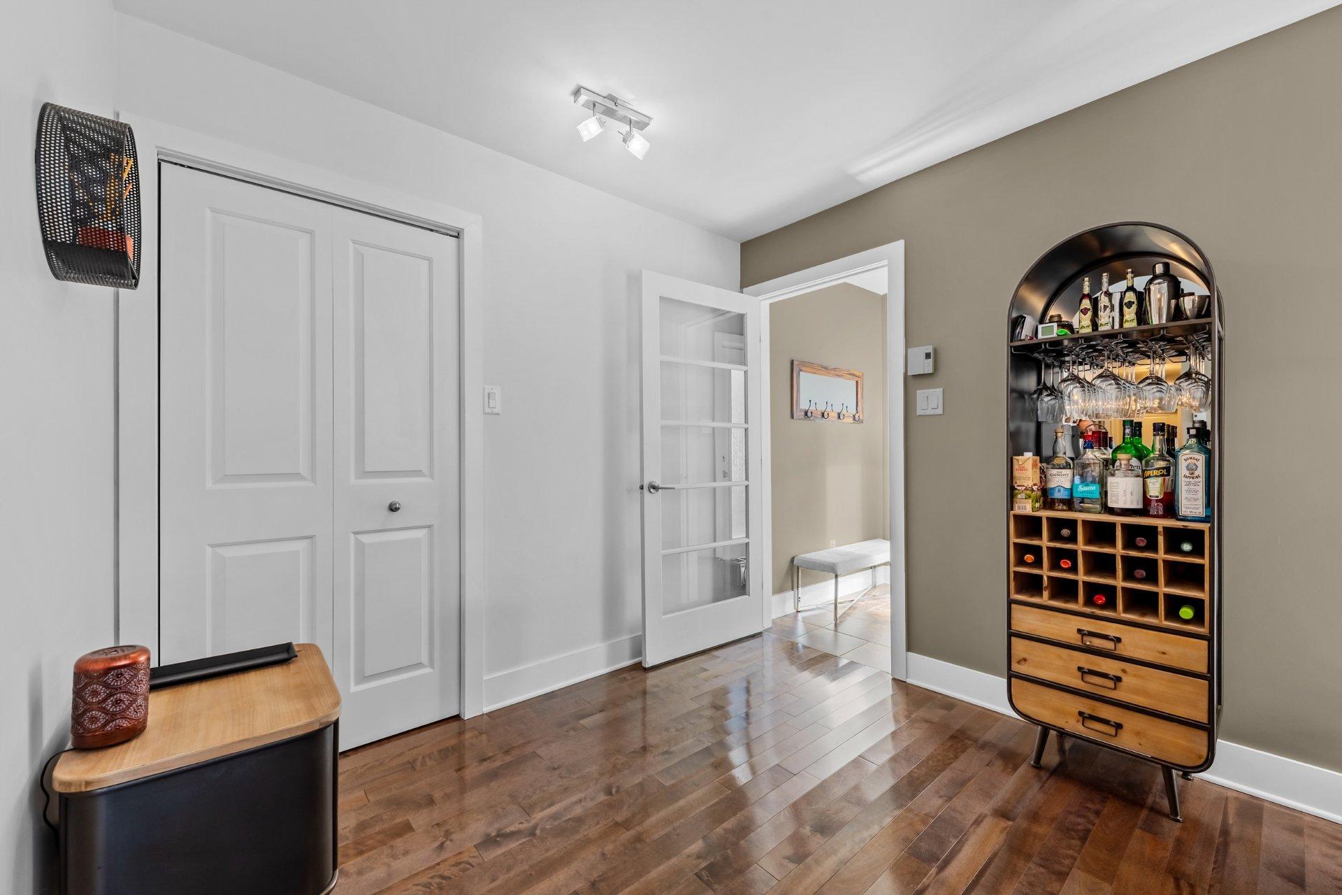 









1925


Rue De Chambly

, 101,
Saint-Bruno-de-Montarville,




QC
J3V0G2

