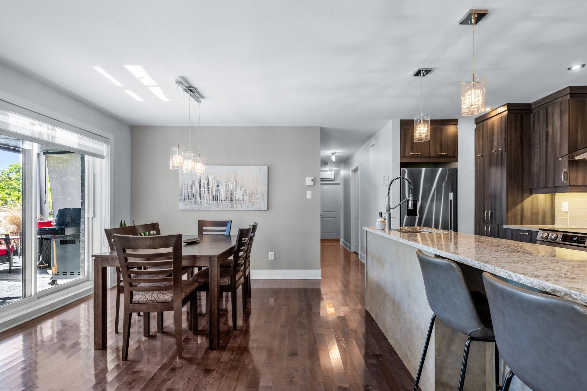 









1925


Rue De Chambly

, 101,
Saint-Bruno-de-Montarville,




QC
J3V0G2

