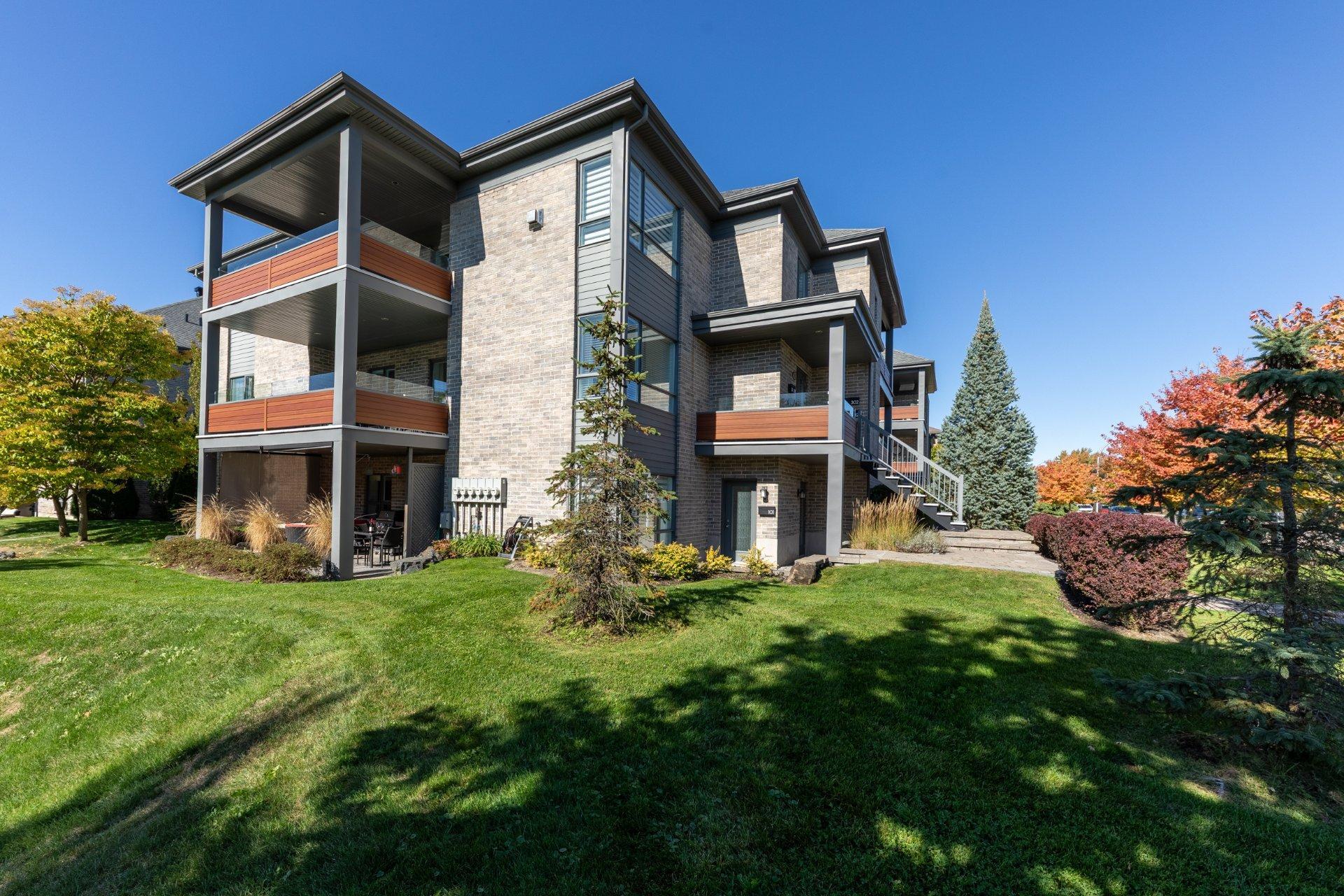 









1925


Rue De Chambly

, 101,
Saint-Bruno-de-Montarville,




QC
J3V0G2

