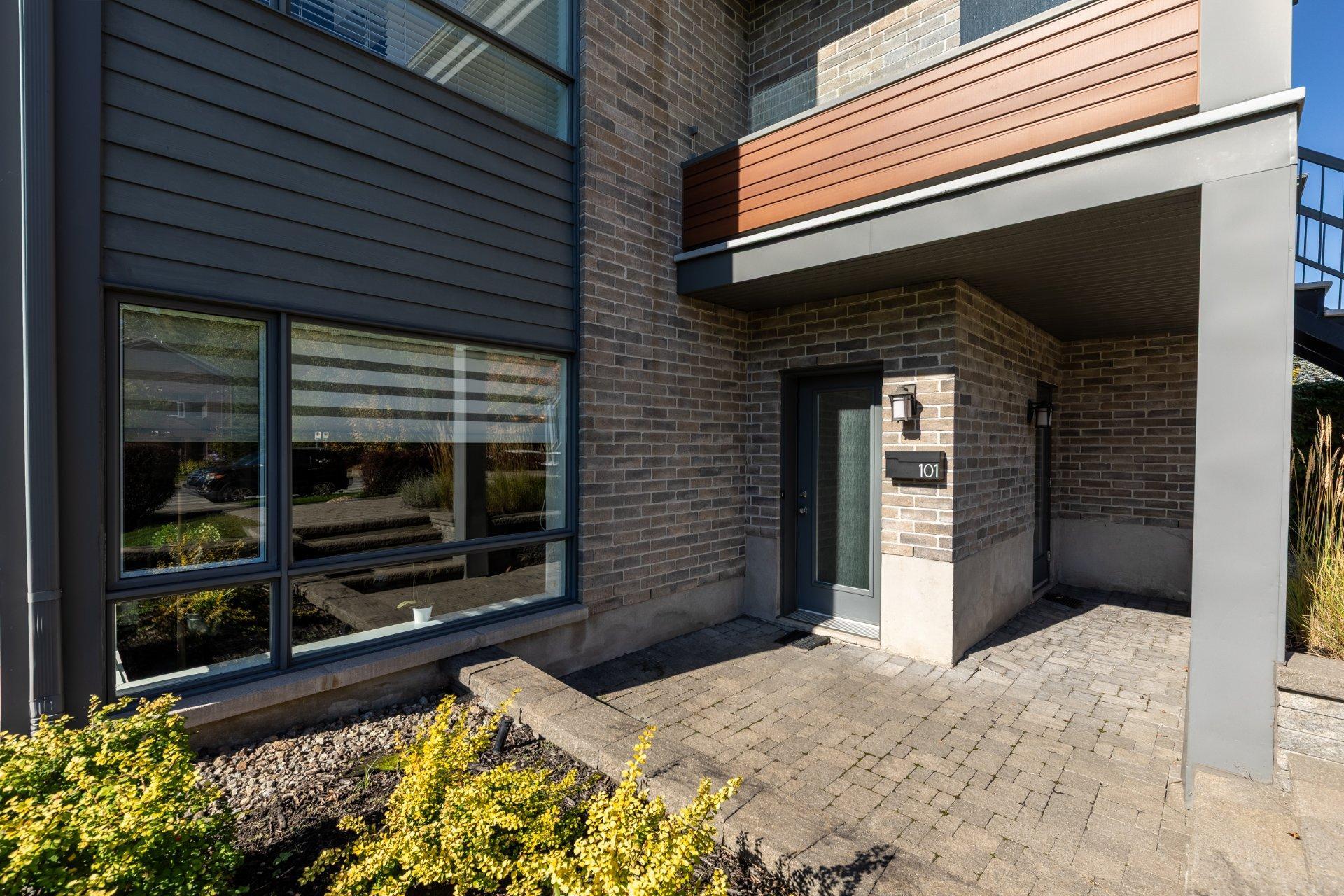 









1925


Rue De Chambly

, 101,
Saint-Bruno-de-Montarville,




QC
J3V0G2

