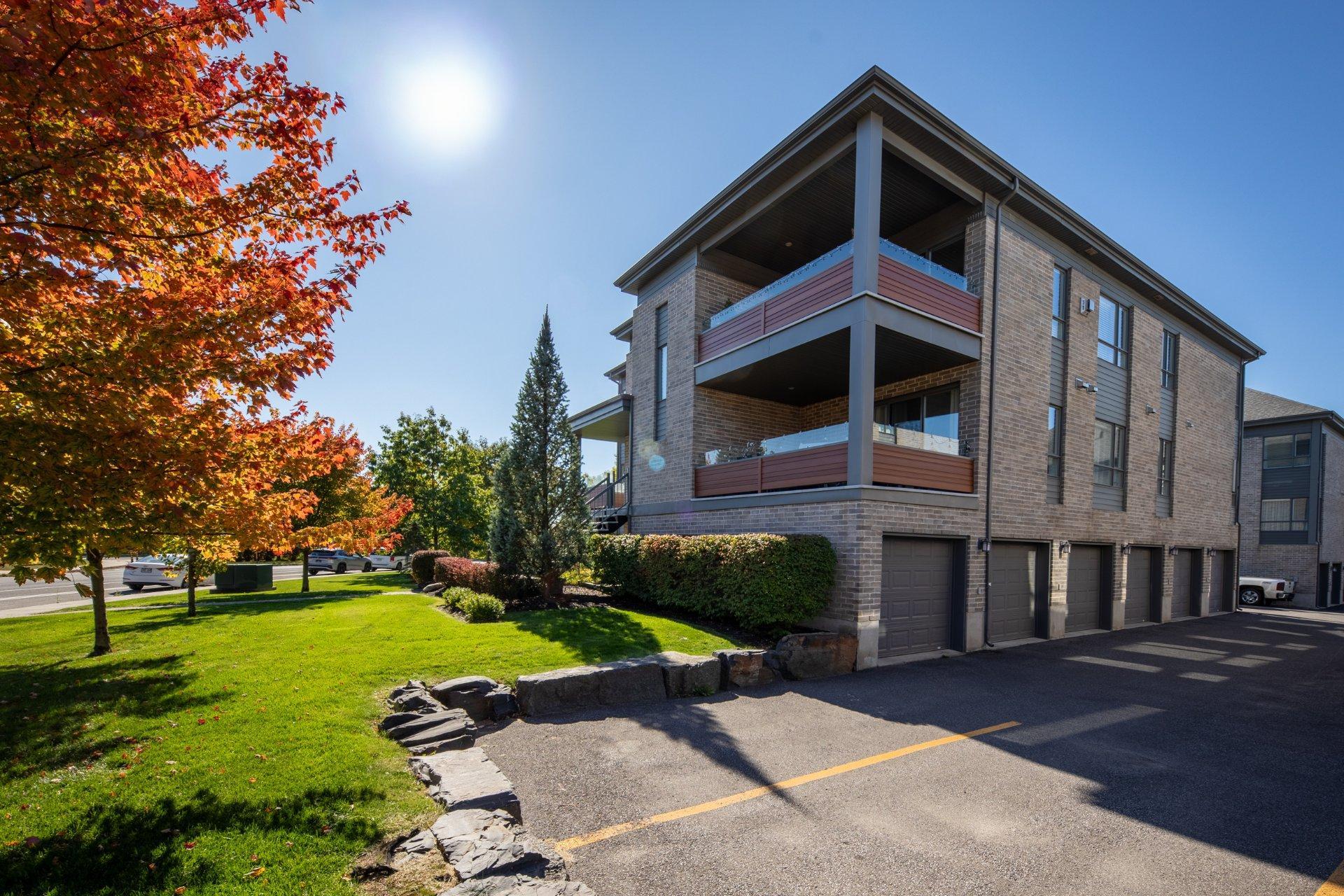 









1925


Rue De Chambly

, 101,
Saint-Bruno-de-Montarville,




QC
J3V0G2

