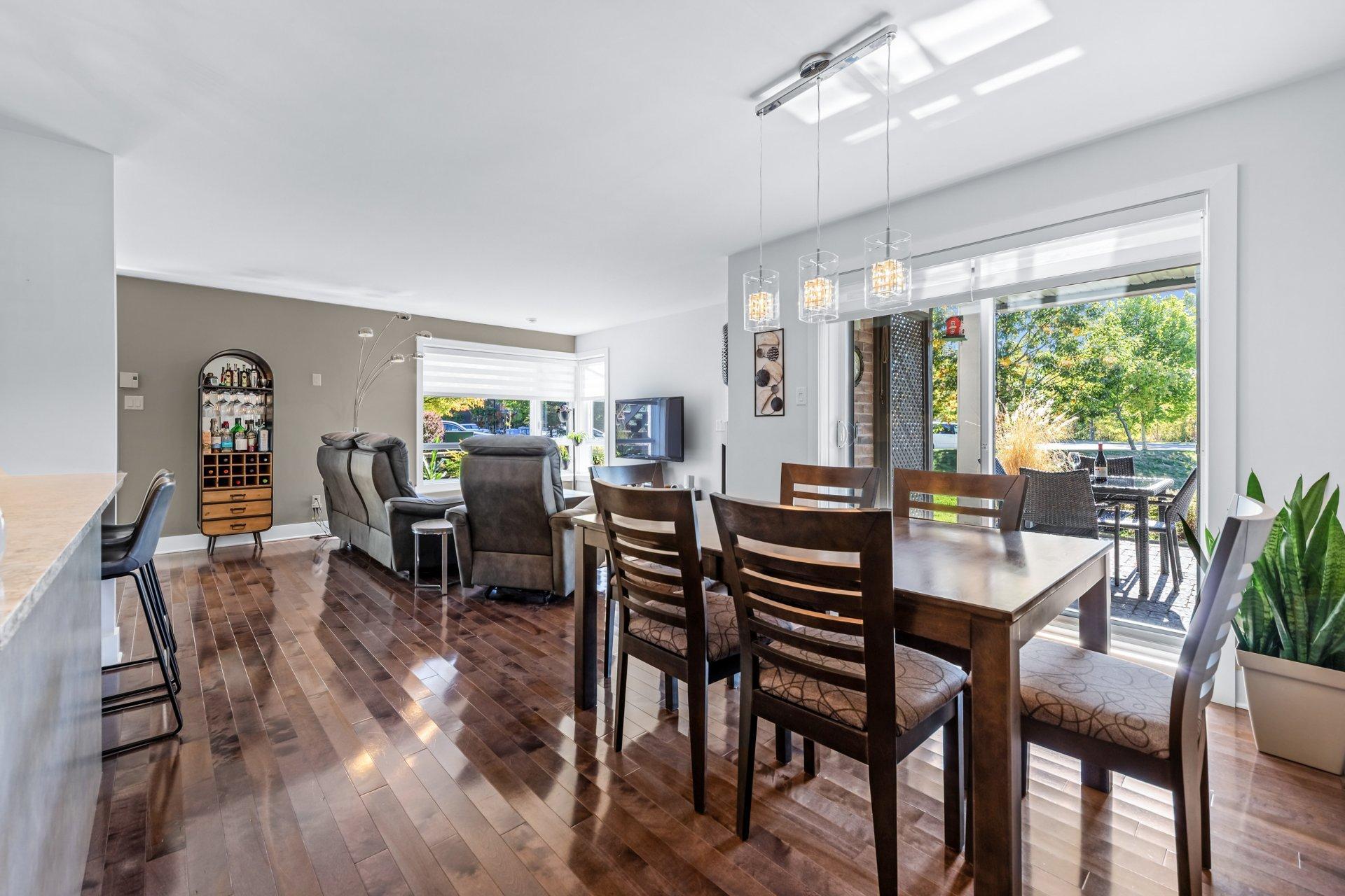 









1925


Rue De Chambly

, 101,
Saint-Bruno-de-Montarville,




QC
J3V0G2

