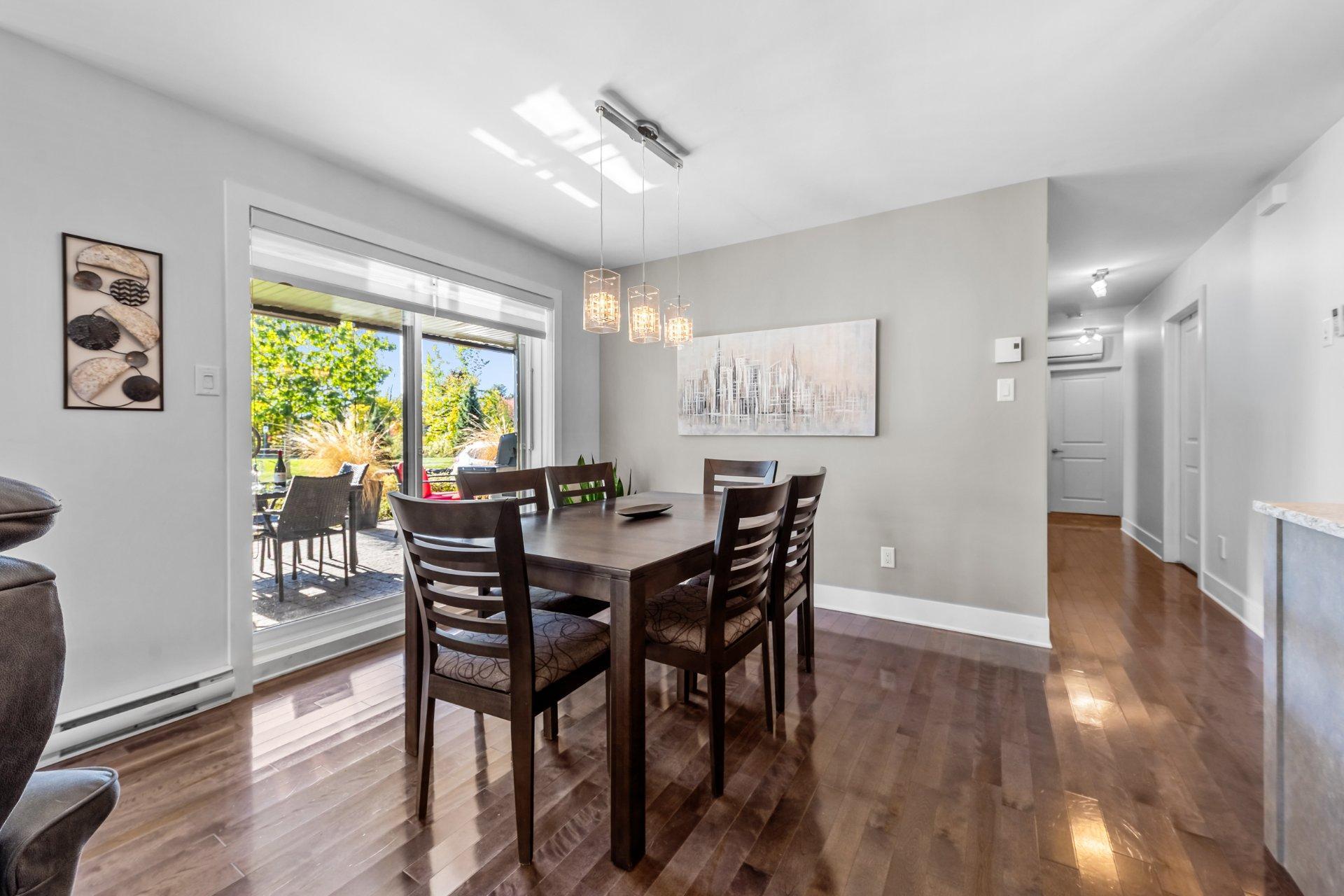 









1925


Rue De Chambly

, 101,
Saint-Bruno-de-Montarville,




QC
J3V0G2

