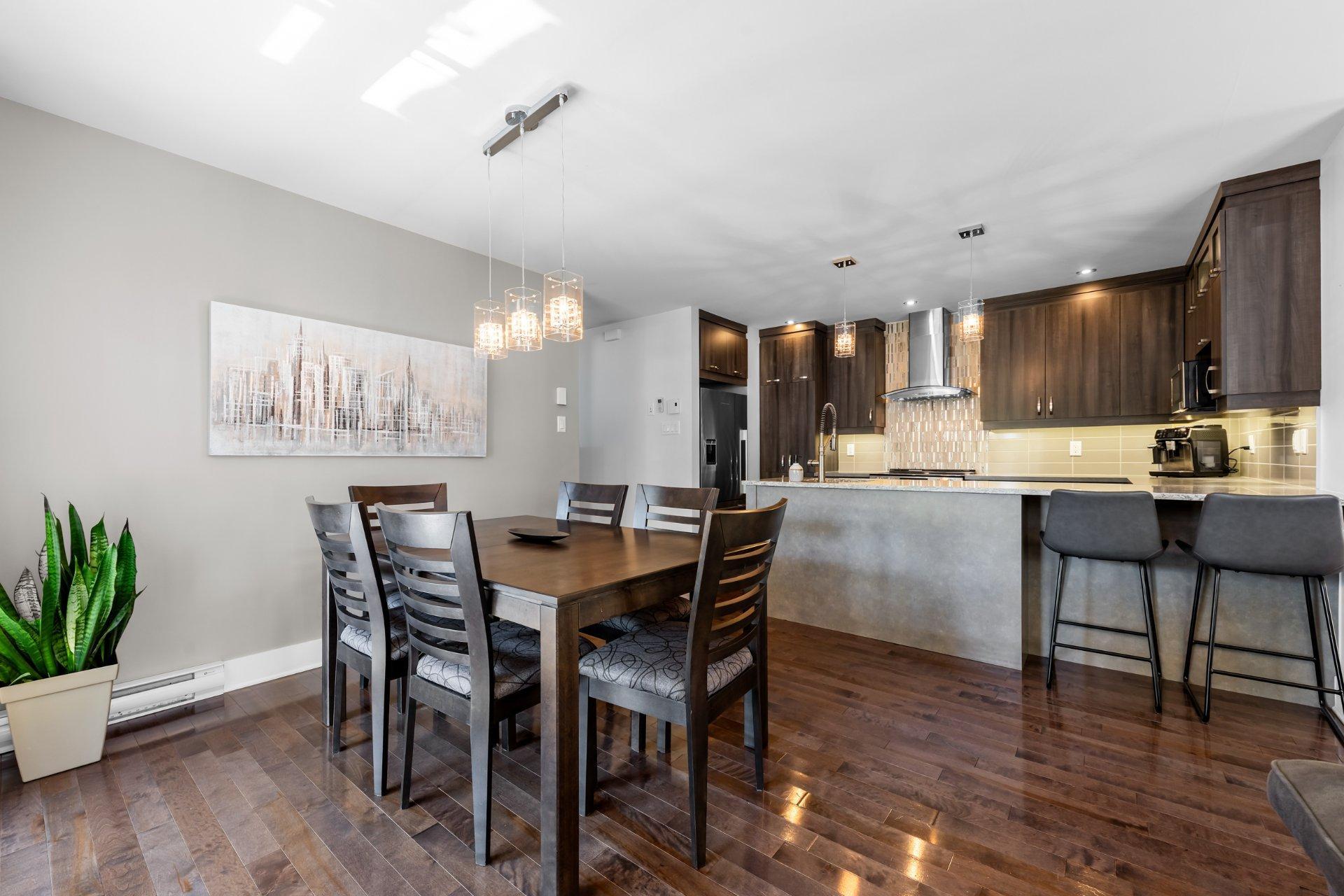 









1925


Rue De Chambly

, 101,
Saint-Bruno-de-Montarville,




QC
J3V0G2

