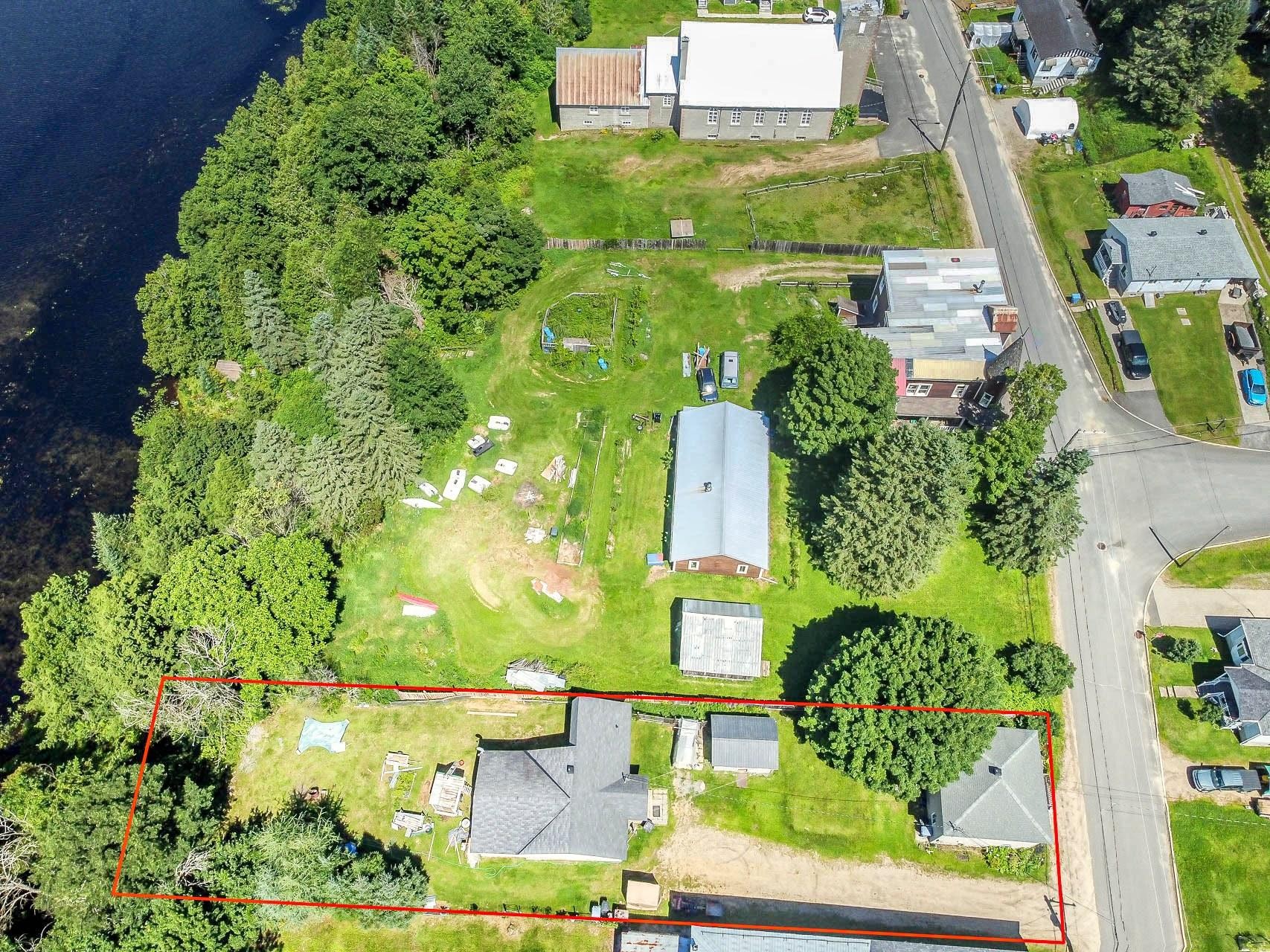 









339Z

 - 343Z


Route des Cantons

,
Saint-Émile-de-Suffolk,




QC
J0V1L0

