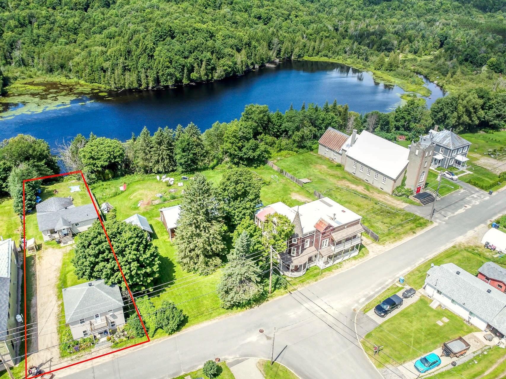 









339Z

 - 343Z


Route des Cantons

,
Saint-Émile-de-Suffolk,




QC
J0V1L0

