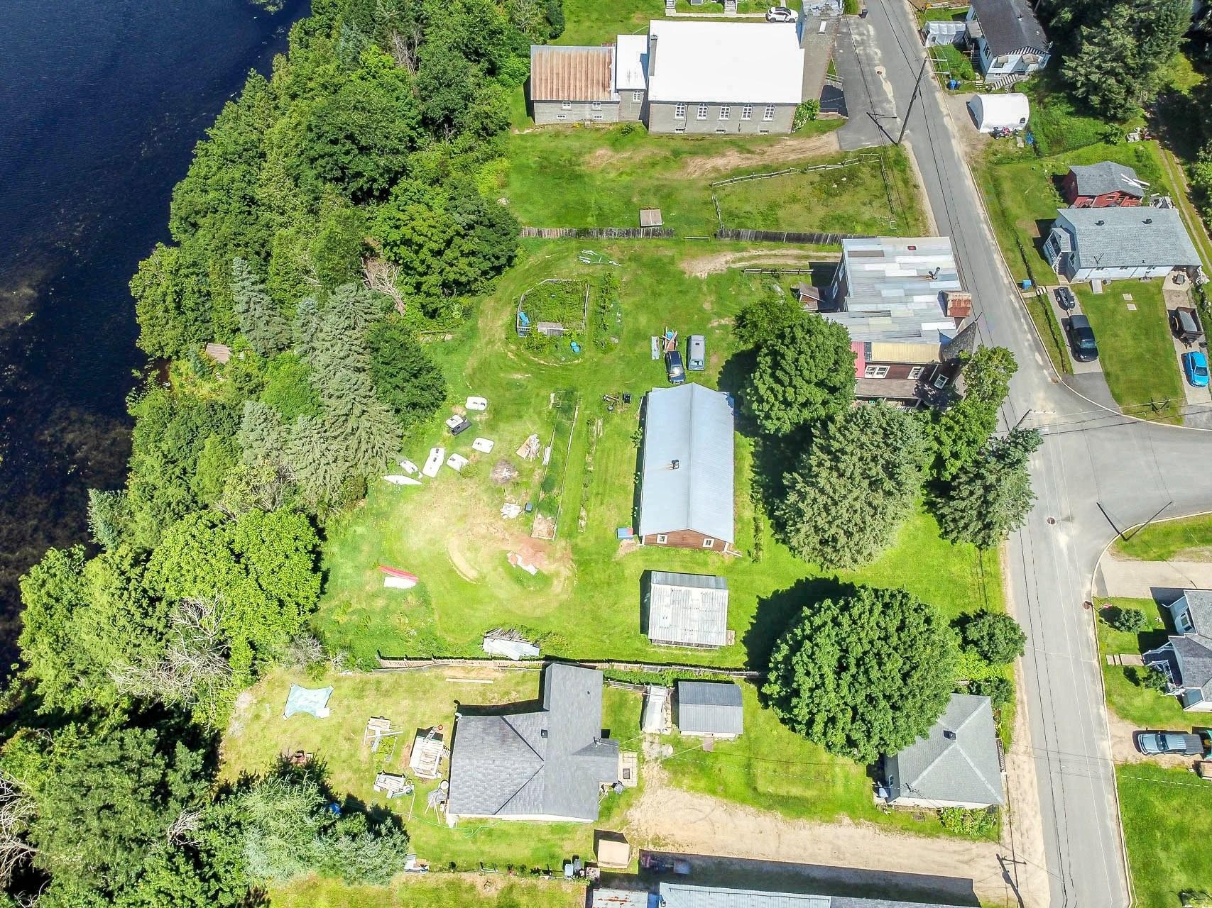 









339Z

 - 343Z


Route des Cantons

,
Saint-Émile-de-Suffolk,




QC
J0V1L0

