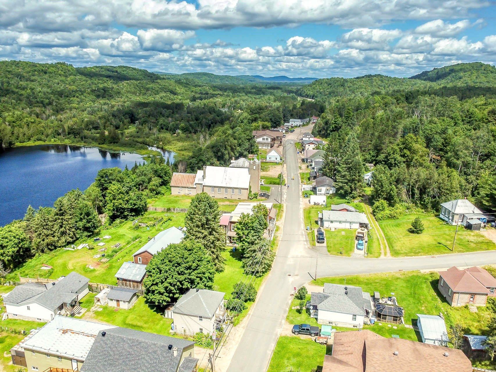 









339Z

 - 343Z


Route des Cantons

,
Saint-Émile-de-Suffolk,




QC
J0V1L0

