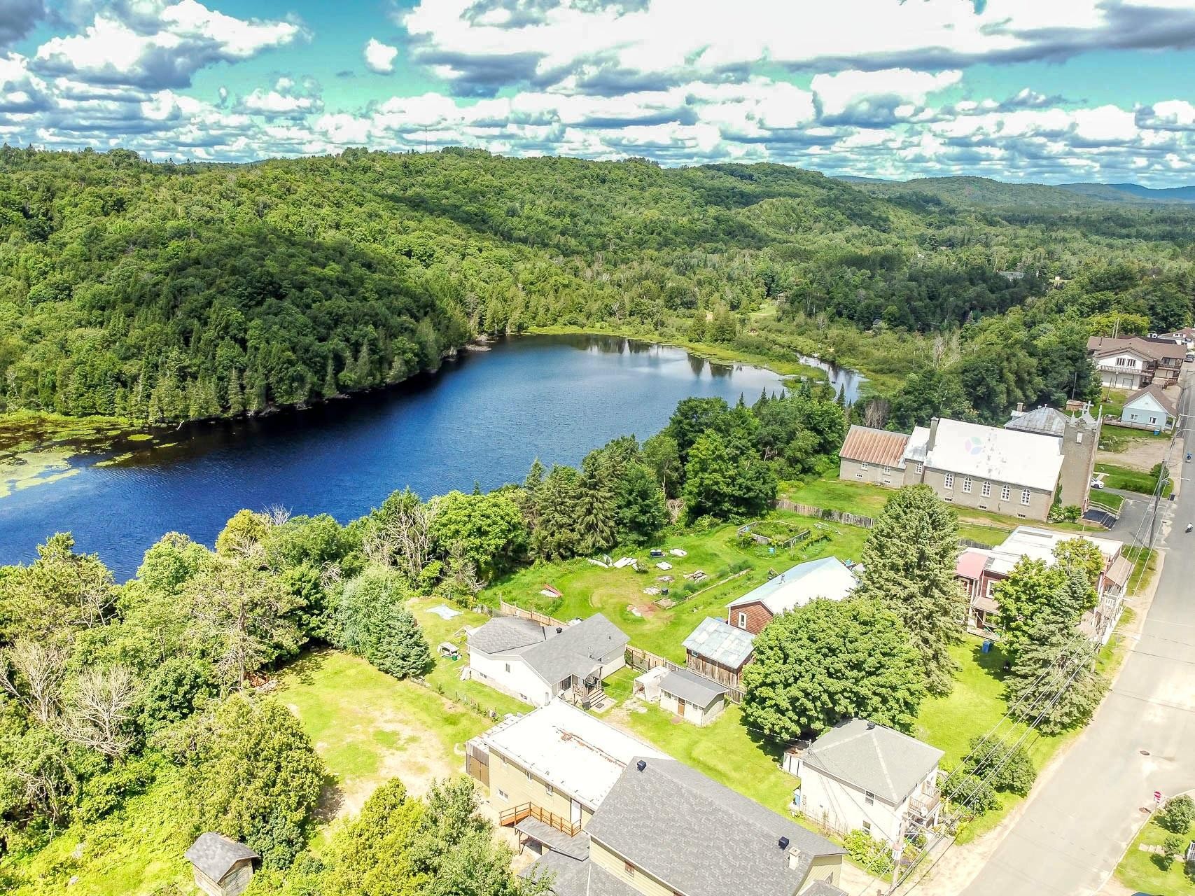 









339Z

 - 343Z


Route des Cantons

,
Saint-Émile-de-Suffolk,




QC
J0V1L0

