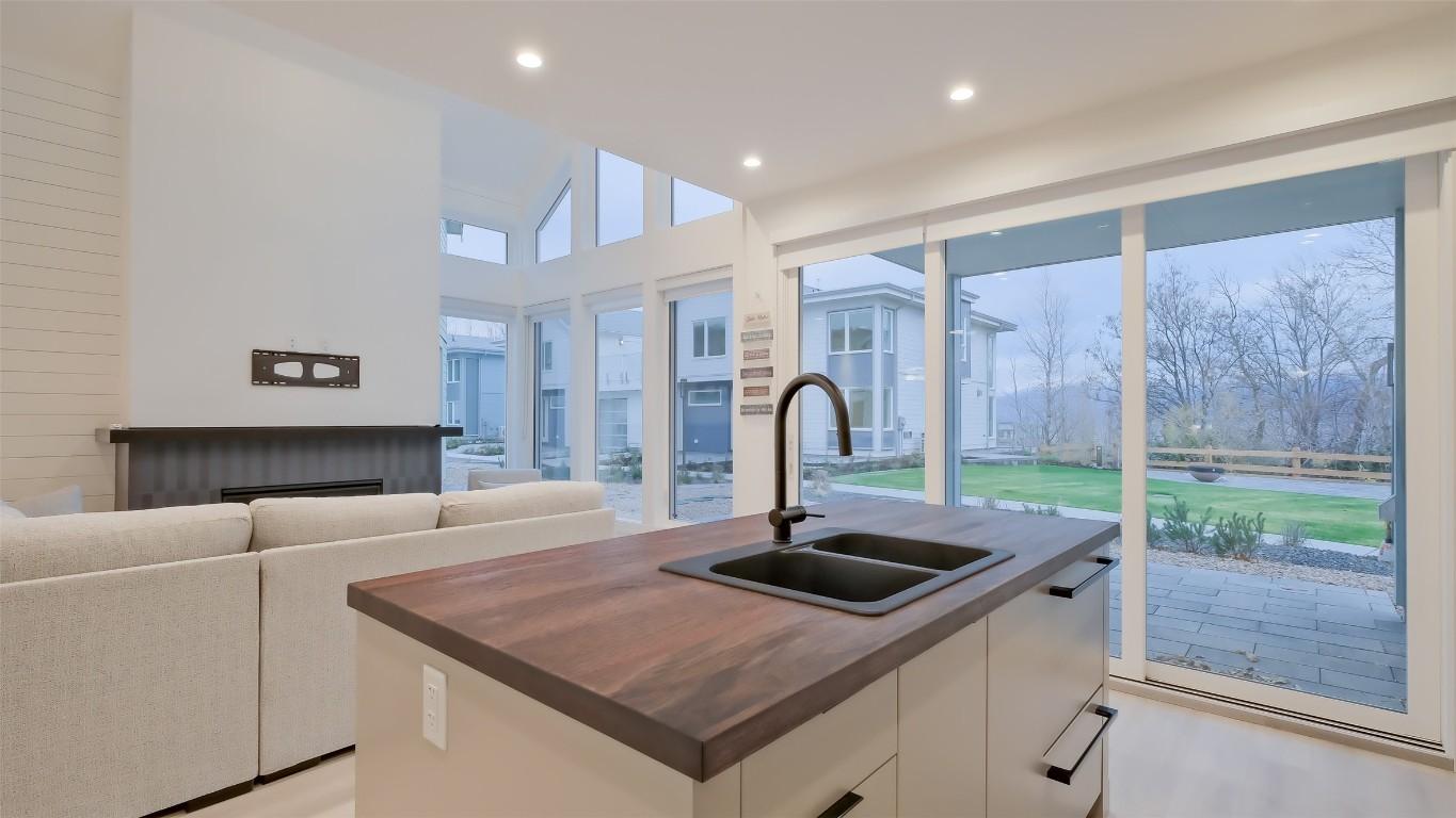 









3040


Landry

Crescent,
Summerland,




BC
V0H 1Z9

