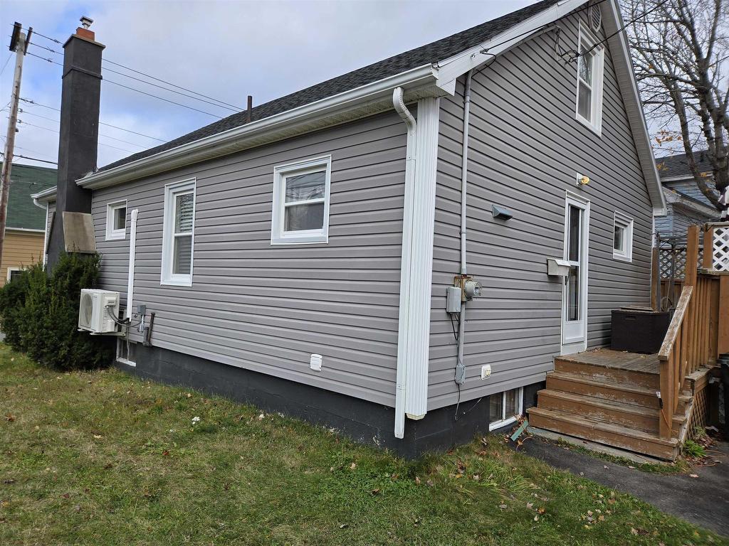 












2 MacAulays Lane

,
Sydney,




NS
B1P 3Z7

