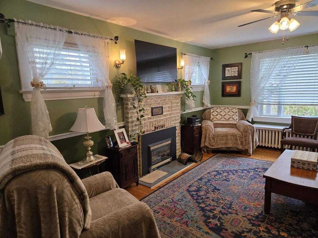 












2 MacAulays Lane

,
Sydney,




NS
B1P 3Z7

